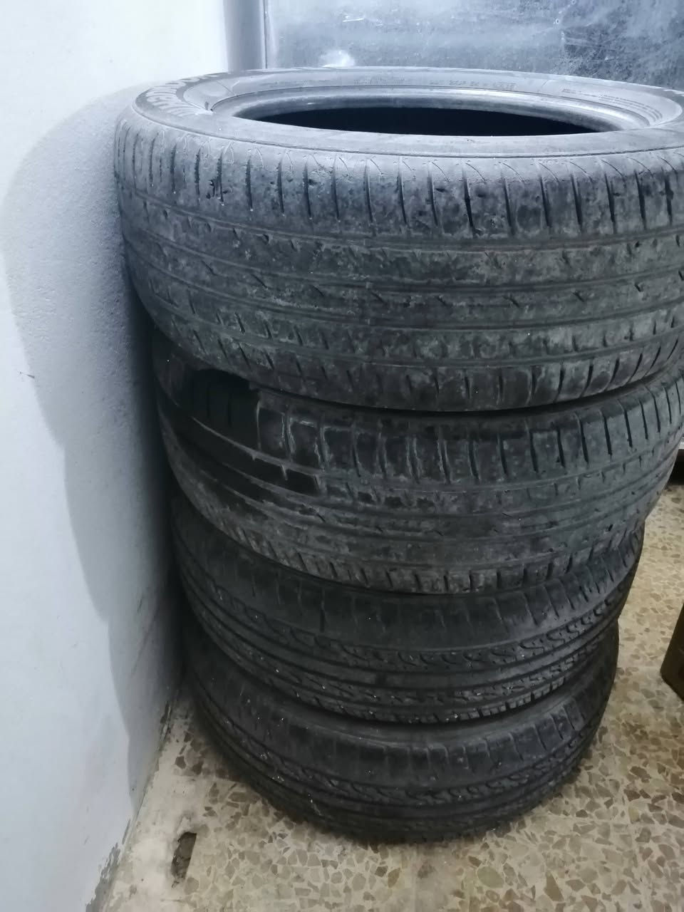 تايرات توسان 2012 للبيع مستعمل سعر 80 الف بيهن  مجال العنوان موصل حي فلسطين رقم راسني *********** على السعر واتساب
