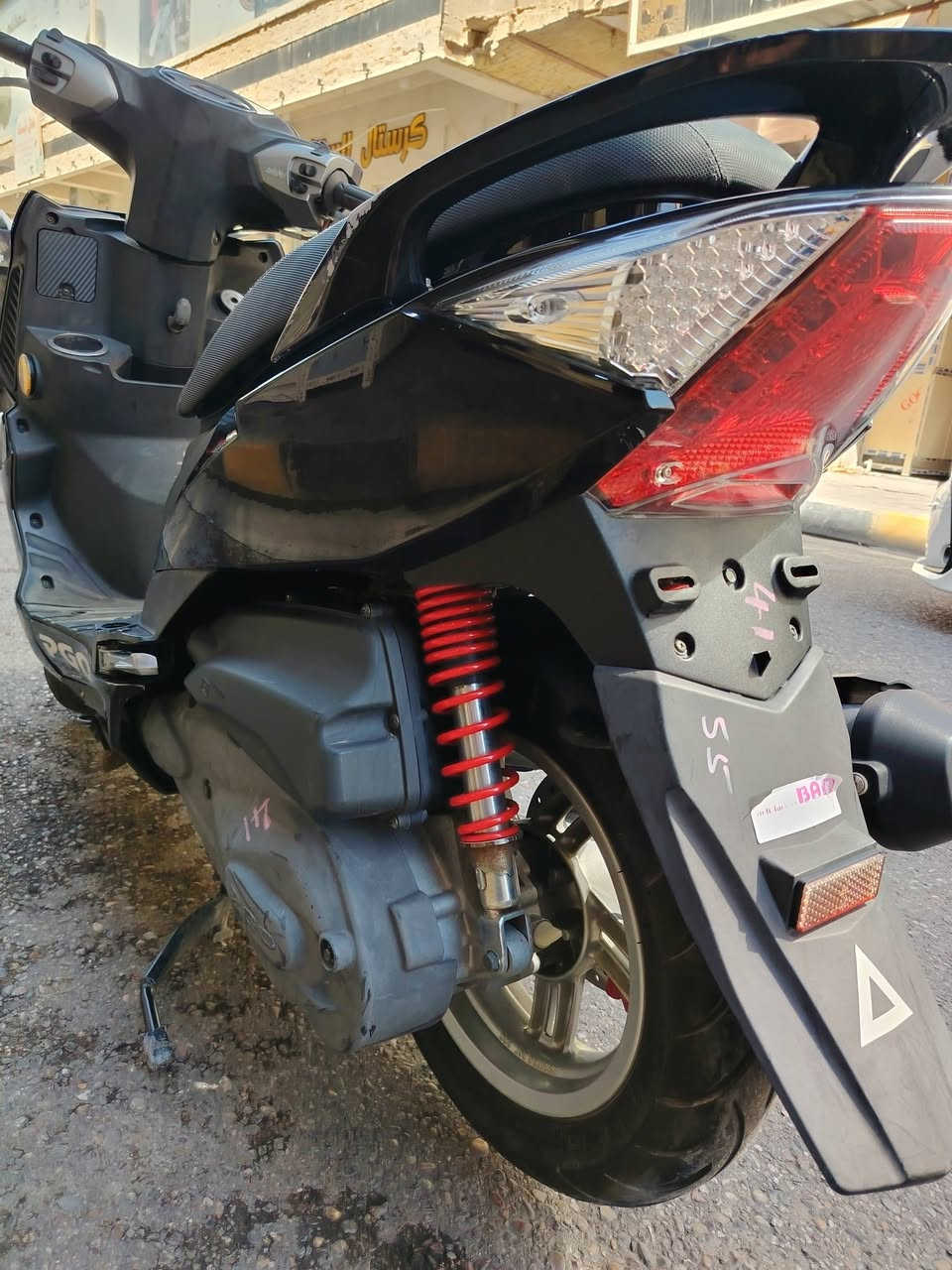 سلام عليكم
دراجه PGO دراجه مكفوله كفاله عامه 
ماشيه 9350 وقابله للزياده 
كله بلاديه الدراجه صار سبوعين من اخذته رمبه 
السعر 975 وبيه مجال بسيط 
العنوان الرمادي 
***********
