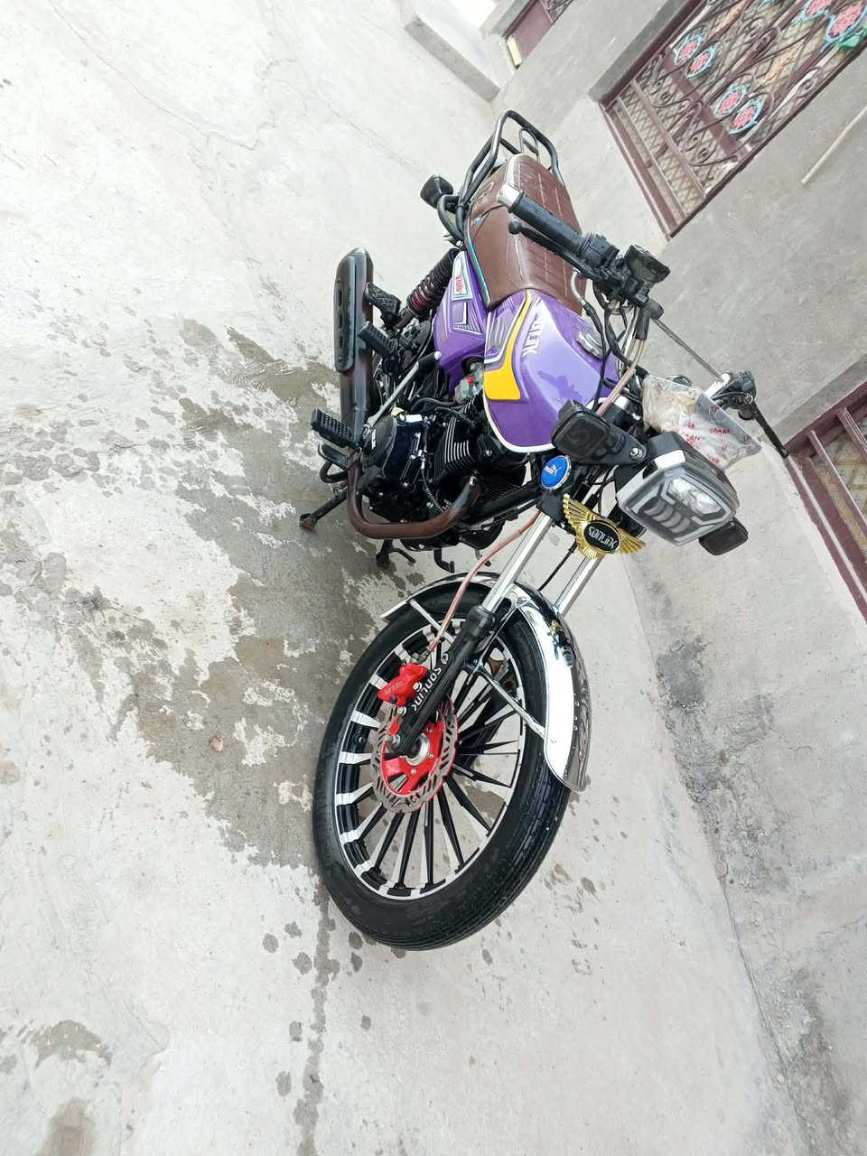 سيفان سونك الأصلي موديل 25 مكينه 200 كفاله عامه من محرك وكهربائيات كلشي شغال بيه شرط مكينه مامفيلسه عل شركه سعره/650/مكان حمزه الغربي رقم ***********
