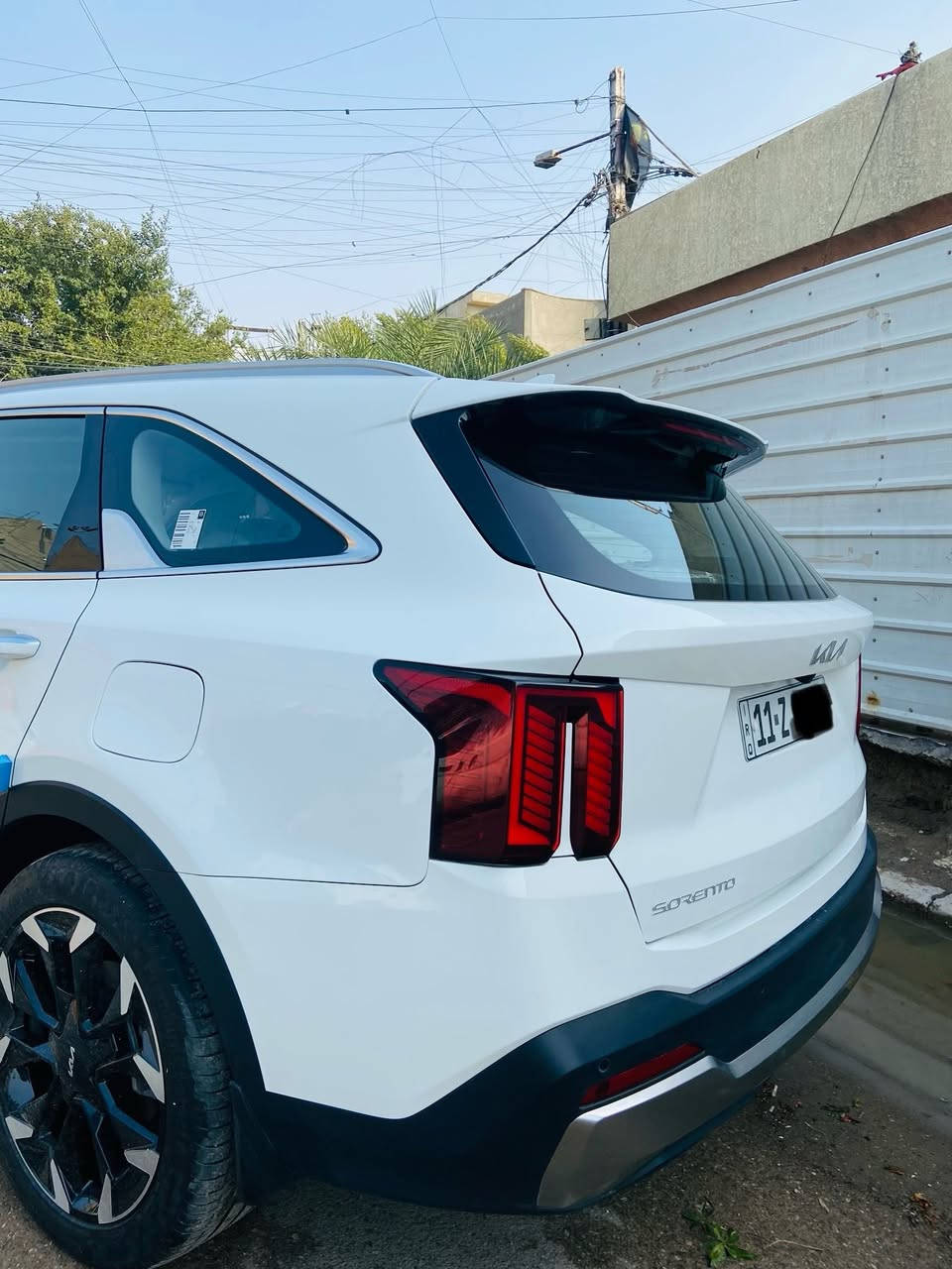 السلام عليكم
سياره للبيع كيا سورنتو موديل2025 السيارة خليجيه مكفوله كفاله عامه من الضربه والصبغ  السياره خاضعه لضمان الشركه الدولية … 
رقم بغداد الدولي الجديد … السياره ماشيه 23 الف 
السياره فول سته سلندر V6 
المواصفات: 
بصمه 
دخول ذكي
تشغيل عن بعد 
سايد بريك دكمه 
ويل 20 
كشنين كهرباء 
كير ماوس 
تحكم استيرن جهتين 
شاشه متصله 
تبريد بيانو  
3 قطع تبريد
كاميرا عدد2 اماميه خلفيه 
باب الخلفي كهرباء 
مري شفط 
درايف مود 
اوتو هولد 
مانع منحدرات 
مانع تزلج 
حساسات اماميه خلفيه اصليه 
مكاني بغداد مدينه الصدر وهذا رقمي ***********
