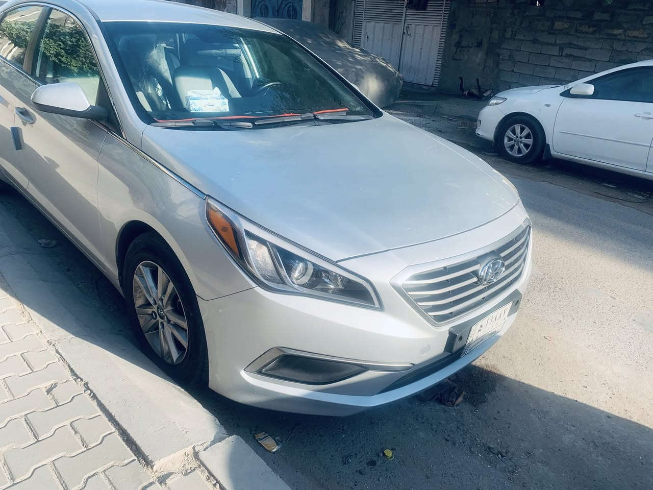 السلام عليكم 
سوناتا موديل ٢٠١٧ امريكي ماشية ٦٢ الف ضرر جداً بسيط بدون تبديل بنيد صبغ فقط رقم بغداد شبه مميز مكانها بغداد بدون نقص فقط ضربة بسيطة بالجاملغ الخلفي ممعمرة سعر ١٣٢ بيها مجال تلفون ***********
