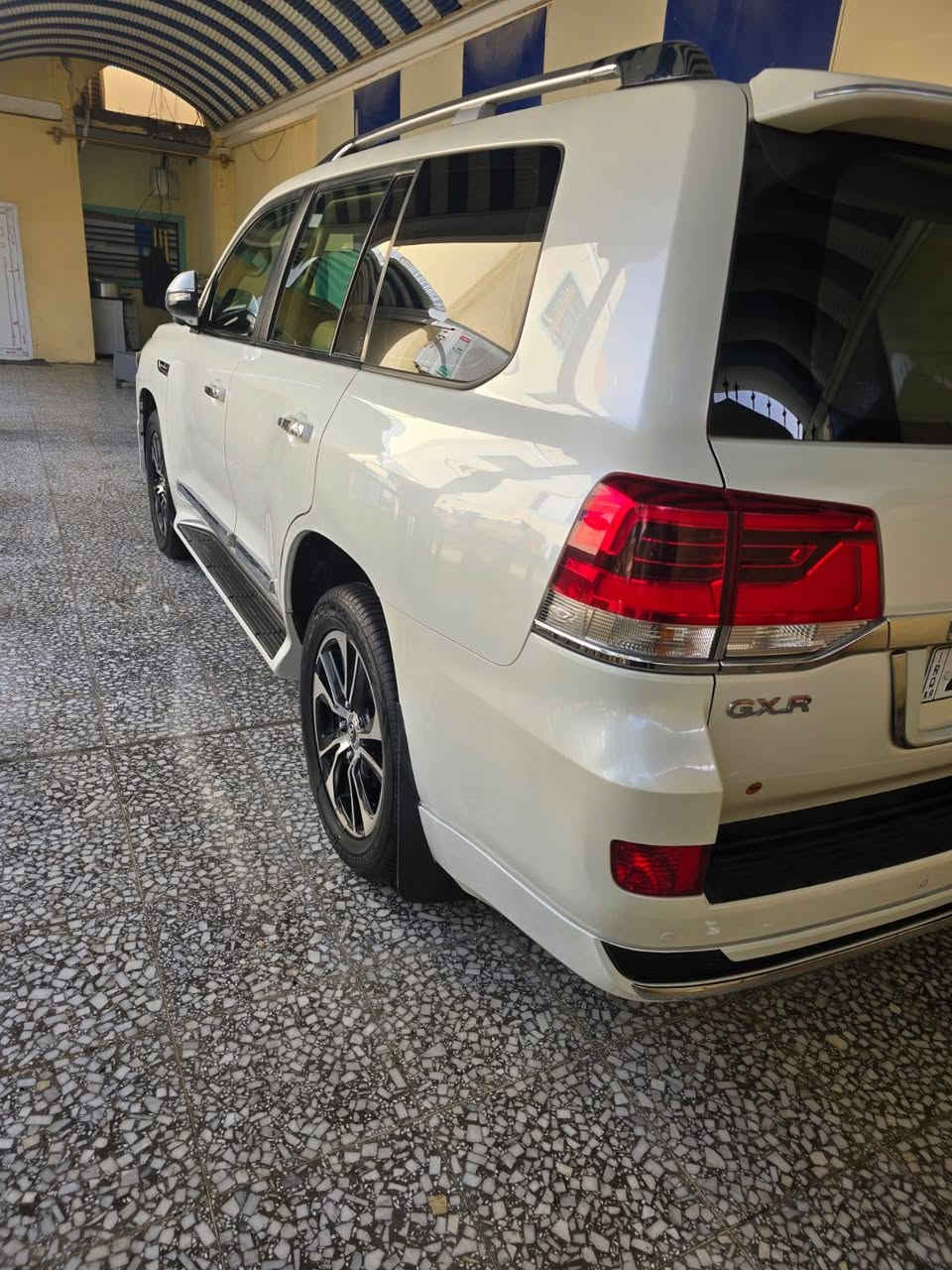 سلام عليكم لاندكروز موديل 21 شركات 
ماشيه 100الف كفاله عامه فقط  دعاميه خلفيه
فول مواصفات جلد.فتحه.بصمه.شاشه كامره خلفيه كرسي كهرباء
محرك ، 6سلندر السعر485 بيها مجال لشراي
رقم ***********
