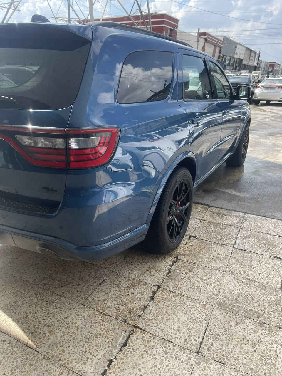 السلام عليكم  من رخصة الادمن المحترم 
دورنكو 2024 ار تي فئة تو ان گو فول مواصفات 
حساسات امامية خلفية 
رادارات امامية وجانبية
 كشنات خلفية منفصلة VIP كشنات تبريد وتدفئة / جلد 
تبريد 3 قطع فتحة سقف 
تدفئة مع كيرات بالستيرن 
انظمة قيادة 5 
الفچوچ برمبو 
تايرات طخم جديد قبل شهر
 ماشية 11 الف ميل 
بيها ادامة قبل اسبوع كاملة السيارة 
حادثها سرقة 3 قطع امامية مشدودات اصليات ومصبوغات نفس اللون 
بيها قيادة حلوة كلش محرك 8 سلندر 
السعر 33 الف دولار وبيها مجال بسيط 
عندك علم الزيرو نفس المراصفات ونفس النظافة ب48 الف دولار 
الشراي يتصل او يراسل واتس 
***********
