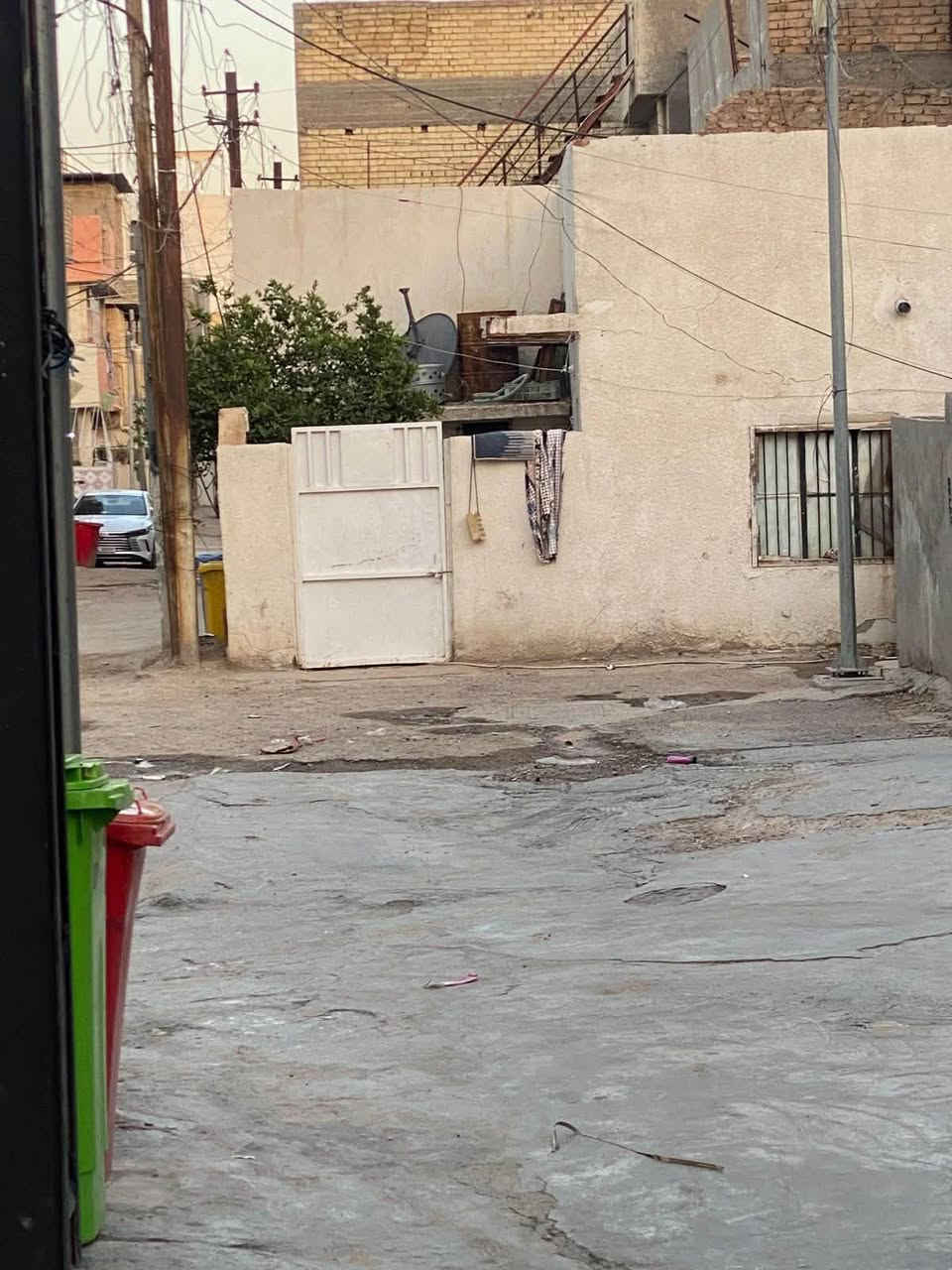 بيت للبيع في العامريه ٧ نيسان 
ركن على الفرعين قرب جامع المصطفى تقريبا
مساحتة ٦٠ متر مربع
للسعر يرجى الاتصال ***********
او التواصل خاص
