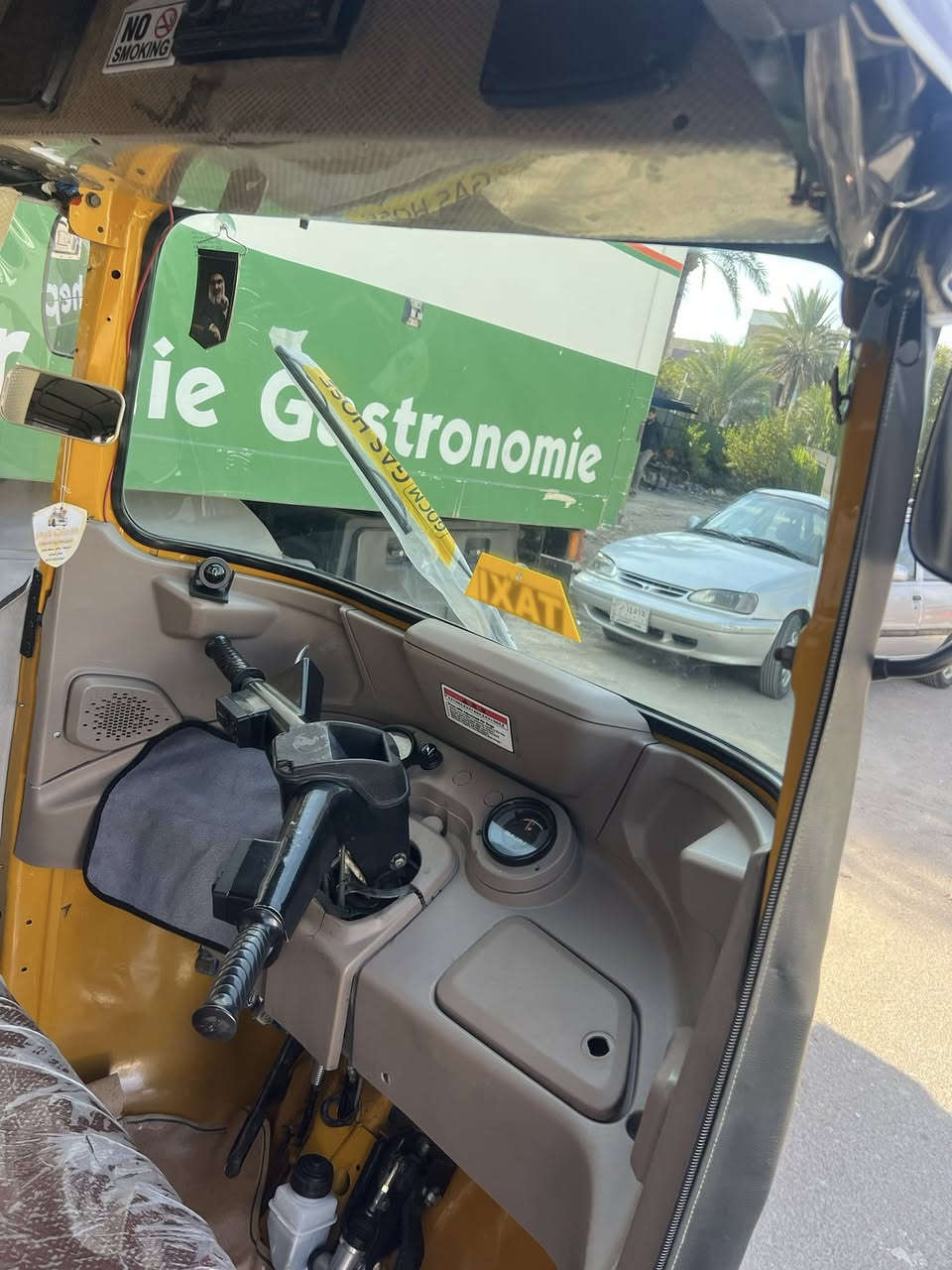 السلام عليكم تكتك للبيع 2021شهر 4 تكتك جاهزه عله اخر حبايه مانقصهه برغي كلشي بيهه جديد من تاير وباتري وكابريتر وسلف وصليب وتجفيت شركه الله شاهد عليه قبل 10 ايام (تجفيت بوشه وبستم فقط ) رقم وسنويه بسمي 
سعر 7800وبيه مجال قليل عنوان بغداد الشعله 
رقم الهاتف ***********
