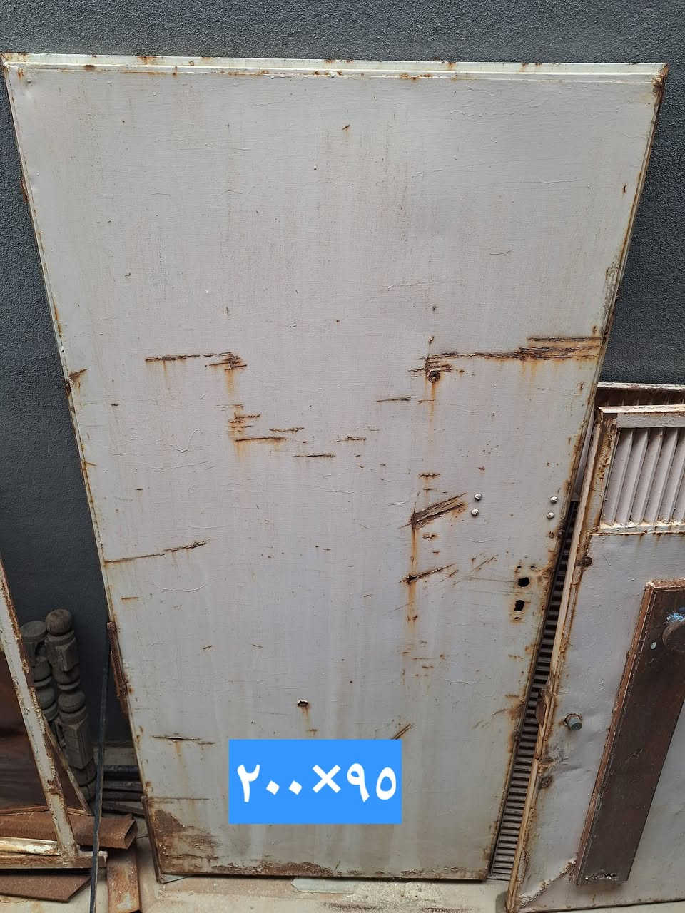 للبيع أبواب حديد ثقيل طبقتين القياسات على الصور 
سعر الباب الواحد ٢٥ ألف
منقل شوي مع ميز خشب السعر ٦ الالاف
العنوان برطلة 
للتواصل ***********
***********
