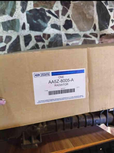 السلام عليكم متوفر راديتر فورد تورس اصليه أمريكي بالكارتون من موديل 2010الى2012
 ***********
