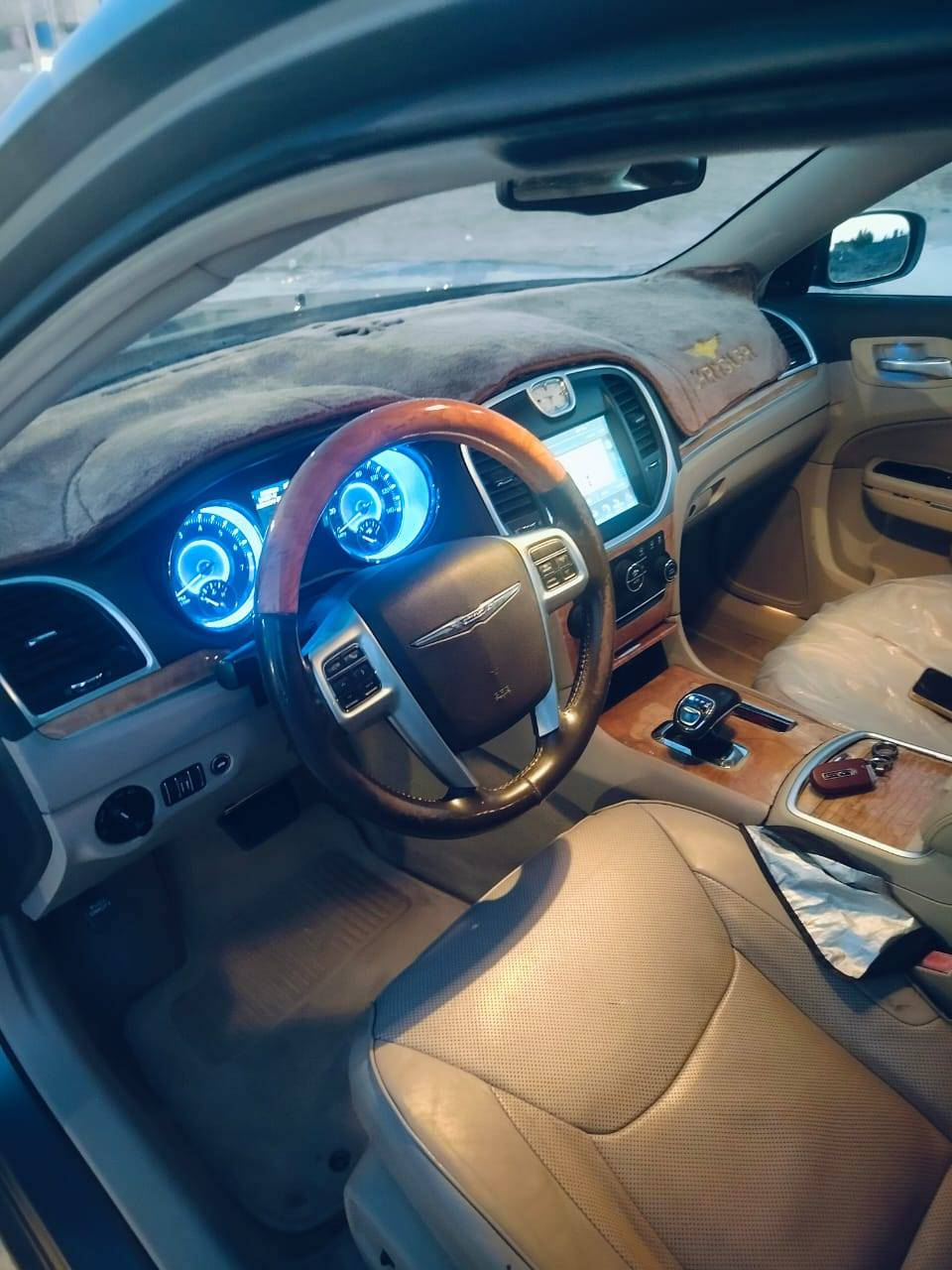 السلام عليكم ورحمة الله وبركاته 
اوباما 2014 ادوات ادوات ادوات بيها كصه فول مواصفات فول 1/1 كلاص حار بارد بانوراما خزن ستيرن كهربائي كير طياره شاشة كبيره مكينه جديده شرط الفحص تبريد ثلج حداديه جيده بيها أرقام شماليه وسنويه مطابقه للشاصي السعر 66 ورقه وبيها مجال
رقم التلفون *********** مكان بصره
