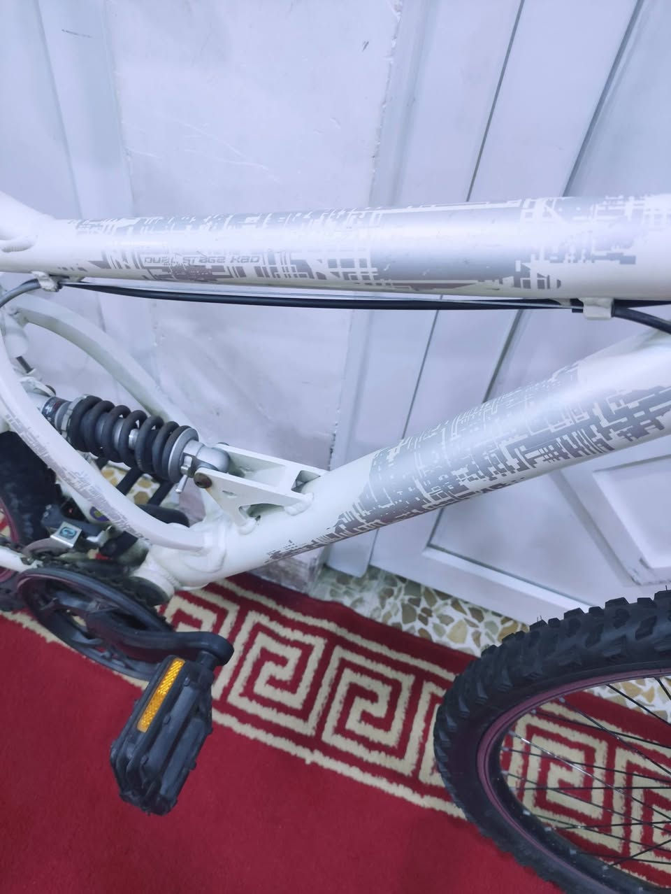 السلام عليكم
دراجة (دبلين) دبلات #فئة_جبلي ماركة #Panasonic العالمية

ماركة غنية عن التعريف صنع ياباني اصلي اورجنال JAPAN🇯🇵

الدراجة قياس M ميديم فريم عالي وضخم فول المنيوم خفيف 

جدا وسلس وسريع...لون ابيض ثلجي مع وشومات سلڤر رصاصي 

دبلات احترافية امامي وخلفي فئة WTB جبلي اصلي اورجنال

الدبل الخلفي تحكم فتح وقفل والامامي تحكم تعيار تقويه وترخيه

سستم شيمانو كامل #Shimano بدالات السرعة 7X3 سحب دفع

بريكات سستم بروماكس #Promax شيمانو حتى الفحمات مختم

ويالة  زوم  طبقتين  مخصصة  لتحمل  الاوزان  الثقيلة  والطسات 

تايرات جبلي عريض كتان اصلية نقشة خشنة ضد البناچر والثقوب 

ستيرن رياضي نفخ المنيوم ..سرج طبي اصلي ..كمبليونات سلايت

🔴الدراجة قطعة مال حاوية غير مستخدمة داخل العراق 
     الدراجة على وضع الشركة بلاد ما بيها برغي مبدل ختم
     واحد ليبل واحد ..بدون اي نقص كاملة وجاهزة ع الاخير

المكان موصل الجانب الايسر ....السعر 250 الف (ثابت_نهايتة) 

يوجد توصيل بغداد وجميع المحافضات العراقية

رقمي ***********
