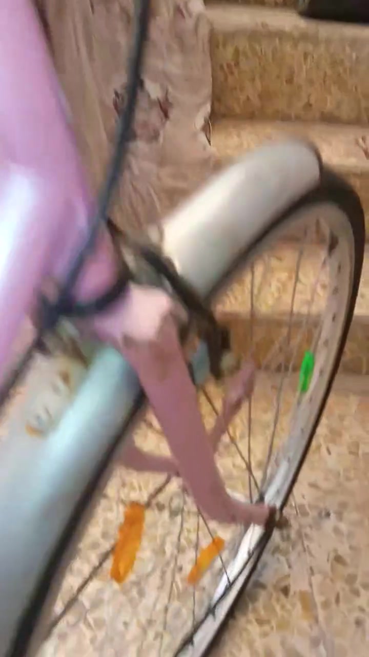 السلام عليكم
باسكل عبد الحليم باسكل مال حاويه نضيف البايسكل كامل وكلشي شغال بريكات تايرات البايسكل سعر 70 وبي مجال رقمي /*********** /أو خاص
