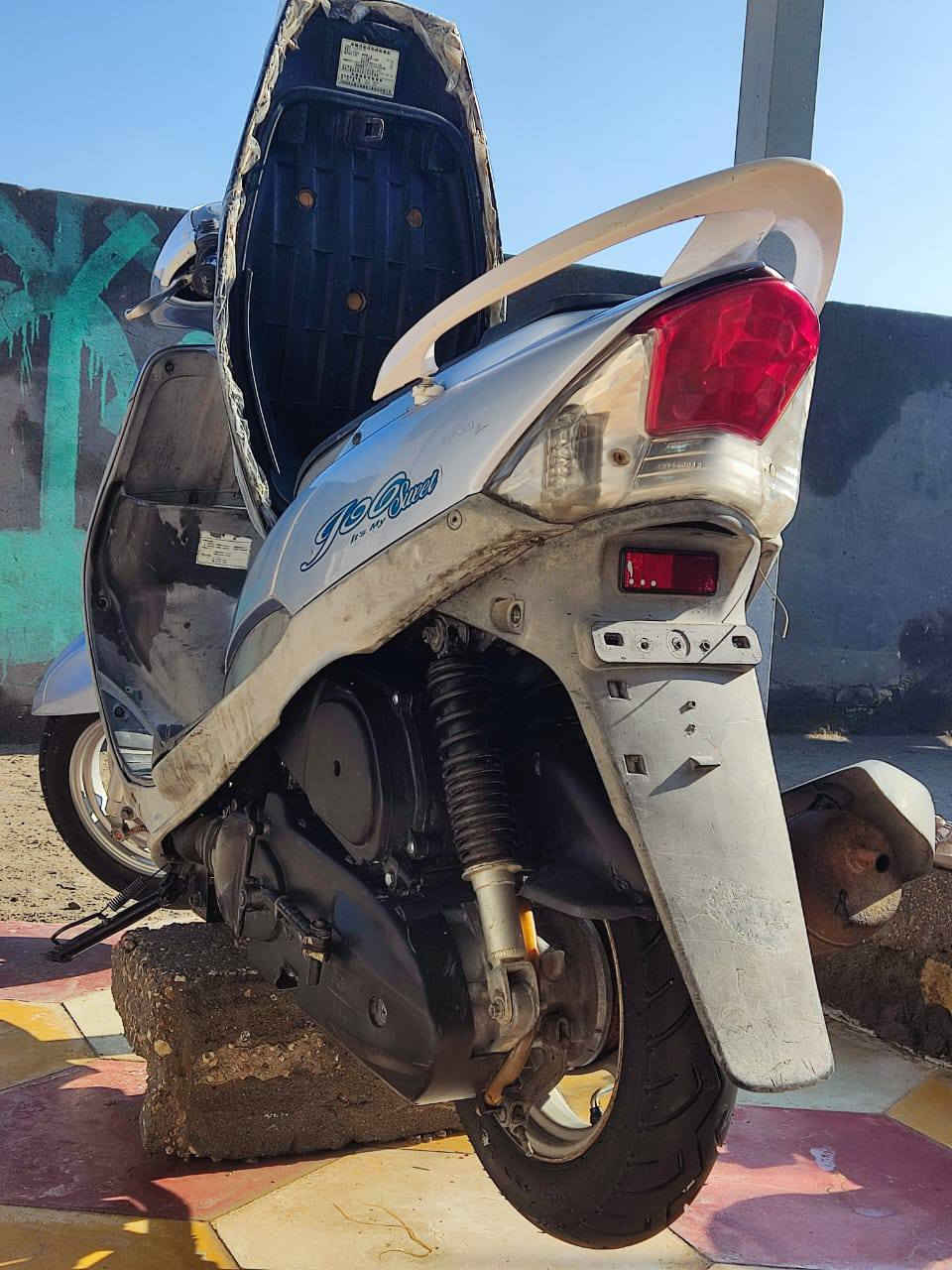 ســلام عليـكم
ماكس منغولي دراجه حلوه وخير من الله زوج تايرات جديد كهربائيات كلها شغاله عداد سرعه كيج بانزين دشبول كله شغال  تجي وتفحص بأيدك لاتكلي شبيها ترهم مراوس  وباقي التفاصيل اتصل ع رقم ***********
