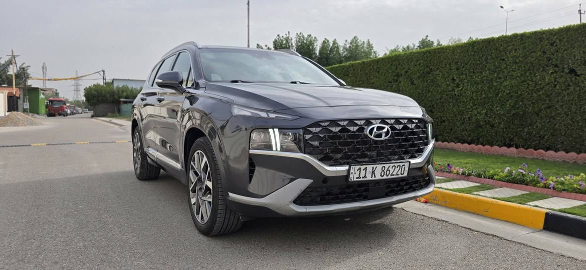 🚨🔥 للبيع 🔥🚨
Hyundai Santa Fe calligraphy 2023
 هونداي سنتافي ٢٠٢٣ كالكرفي امريكي

المواصفات بالتفصيل:

🚘 الموديل: Hyundai Santa Fe 2023 (أمريكي) نسخة ال calligraphy 
🎨 اللون: رصاصي غير محدد لامع
📍 العداد: 35 الف ميل فقط
⚙️ قير: أوتوماتيك
⛽ محرك 2500 توربو

🔥 مميزات حصرية في هذه السيارة:

✅ تتحرك بالريموت كنترول (تطلع وتدخل من الموقف بدون ما تركبها)
‏✅ Auto Park – تركن نفسها بنفسها
✅ حساسات 360° + كاميرات محيطية
✅ مانع تصادم أمامي وخلفي
✅ مساعد الحفاظ على المسار
✅ نظام النقطة العمياء
✅ مثبت سرعة ذكي
✅ دخول ذكي + تشغيل بصمة -
مفتاحين تشغيل 

🔷 الراحة والفخامة:

✅ مقاعد جلد كهرباء + تسخين وتبريد
✅ شاشة كبيرة + Apple CarPlay + Android Auto
✅ نظام صوتي قوي harman/kardon
✅ فتحة سقف بانوراما
✅ شنطة كهربائية
✅ مكيف قوي + فتحات خلفية
✅ مرايا قابلة للطي كهربائياً
✅ أنوار LED حديثة 

🚚 سنوية لغاية 2030 
♦️رقم بغداد

✅ السيارة جاهزة للفحص والمعاينة
✅ أوراق سليمة
✅ نظيفة جداً

💰 السع.ر :227

📞 ***********

📍 صور الحادث مرفقة يرجى الانتباه 🖤
