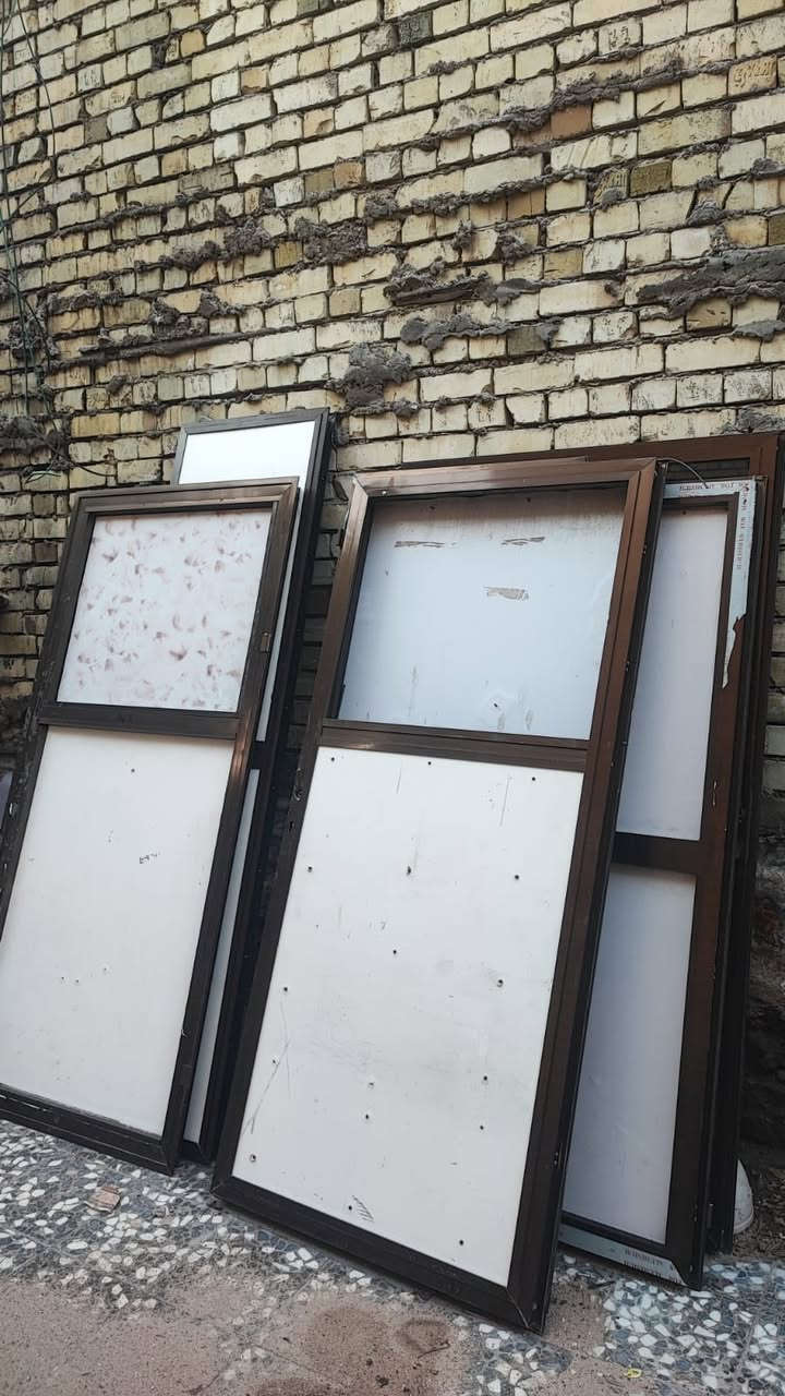 السلام عليكم
ابواب المنيوم اصلي عدد 6
الواحد ب 20 
***********
