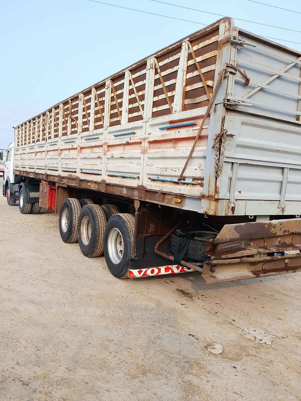 عربانه حداديه شاصي 16 دنكيرين دناكير ثنين 14 وحد 13 شاصي مكفول ارتفاع مرت وخمسه وسبعين السعر 85 وبيها مجال ***********
