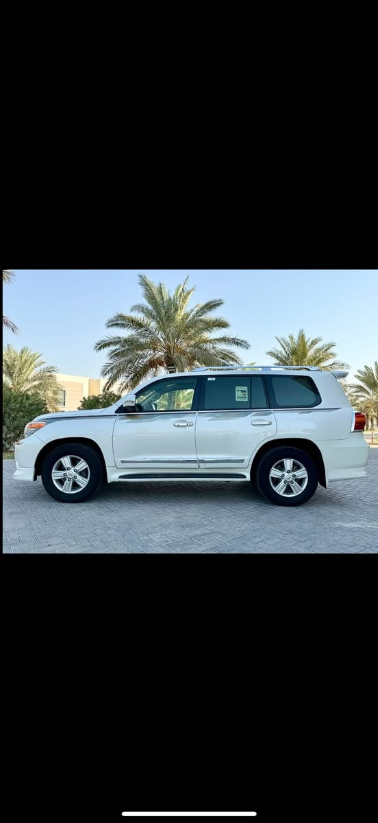 سلام عليكم لاندكروزر 2014 ساز فول مواصفات مكفولة كفالة عامة من صبغ والضربة بارد بسيط المكينة والكير والحدادية تخم تاير جديد دلوب باتري جديد سيارة جديدة خيرمن من الله سعر 385 وبيها مجال بسيط مكان بغداد ***********رقم الهاتف
