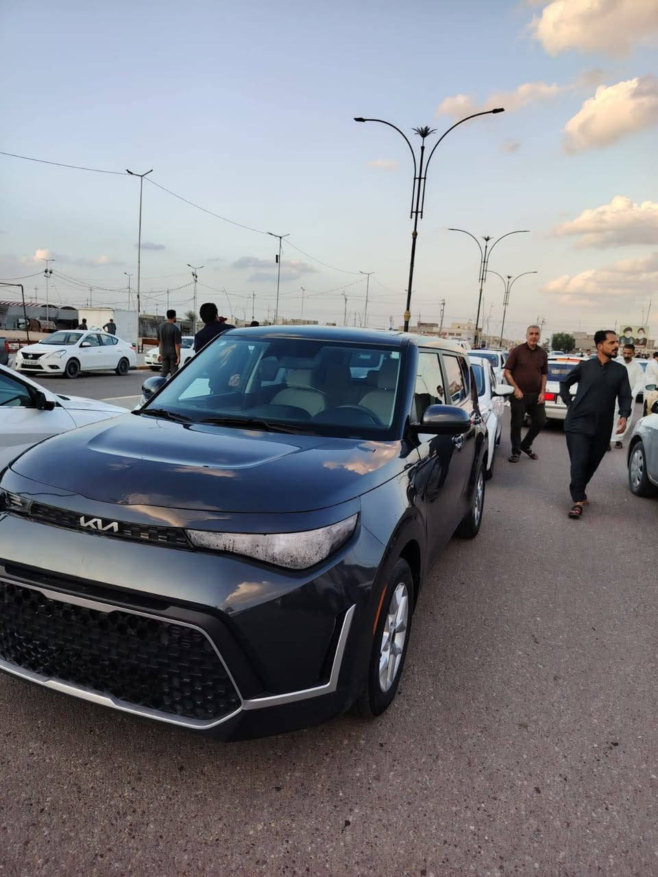 كيا صول 2024
حرة بدون رقم ..تترقم اي محافظة 
بيها ربع بنيد صبغ فقط وبارد بالجاملق 
138 وبيها مجال 
*********** البصرة, العراق
