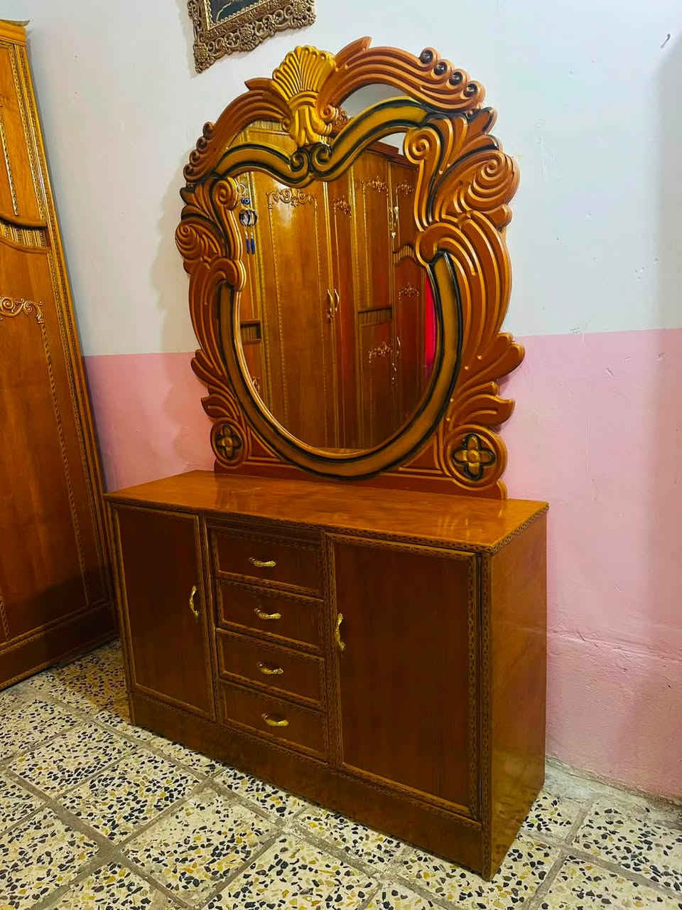 غرفه مستخدمه نظافتها 90‎%‎ السعر 800 الف فقط واتساب *********** وتوجد خدمة شد ونقل لجمع المحافظات
