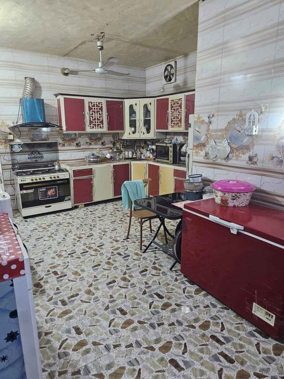 بيت لبيع طابو زراعي سند 25 بااسم صاحب الدار
مساحه 250 متر يحتوي على غرفتين نوم وصاله ومطبخ وهول من غير كلدور صحيات داخل وخارج الطابق الثاني سويت كامل + مخزن غراض موقع الدار حي جزائر منطقة البو عليان قرب السجه السعر 90 
***********
.

