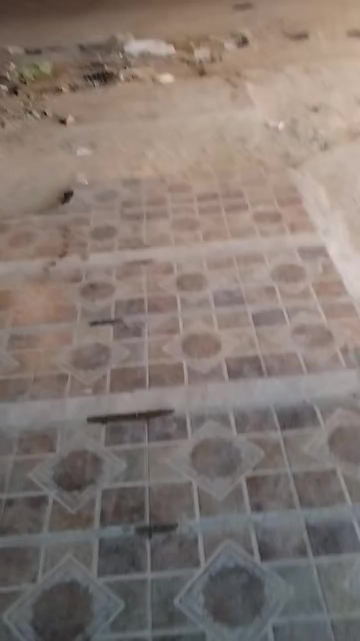 بيت للايجار مقابل العمارات يصلح شركه او مجمع طبي او سكن ع الشارع الرئيسي ت ***********
