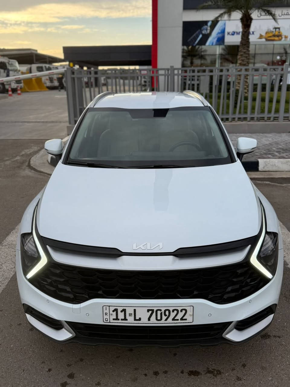 السلام عليكم / سبورتج موديل /2024 
محرك /2000 ضمان شركة الدوليه 
مكفوله من البارد / والصبغ 
السياره ع وضع الشركه / رقم بغداد 
مواصفات / كراسي كهرباء / بصمه 
تشغيل عن بعد / شاحن واير ليس / 
تدفئه كشنات + الستيرن 3 اضمت قياده 
كراسي كهرباء / سايد بريك بصمه / 
مري شفط / حساس خلي امامي 
تبريد قطعتين / لد امامي خلفي 
ماشيه 40 / المكان السيديه 
رقم التلفون / ***********
