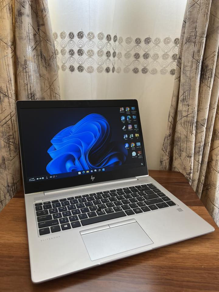 السلام عليكم لابتوب HP جيل حديث  ورام  16 للبيع .
اللابتوب جدا نضيف وادائة قوي ومواصفاته جدا عالية يفيد الي عنده دراسة او العاب او تصميم او غيرها من الاستعمالات.
المواصفات :
المعالج Intel cor i5 
الجيل : الثامن 
كرت الشاشة :  intel UHD GRAPHICS 8GB 
الرام : 16GB DDR4 
الذاكرة ( الهارد ) : SSD 256GB  M.2
الشاشة : حجم 14.3 دقتها  تشغل 4K ضد التوهج ips 
فدشي كلش راقي.
كيبورد ضوئي ليزري

المميزات:
بصمة اصبع
لون سلڤر فضي من الخارج والداخل 
كيبورد ضوئي
اللابتوب جدا سلم ووزنه خفيف 
اللابتوب جيل حديث ومعالج سريع 
منصب عليه وندوز 11 برو مفعل مدى الحياة.
منصب عليه اوفس مفعل مدى الحياة .
كيبورد ضوئي عربي انكليزي ليزري .
كامرة امامية جدا واضحه.
سماعات ستيريو .
بطارية اللابتوب ليثيوم تطول وياك بالاستعمال المكثف اقل شي 4 ساعات
المنافذ :
منفذ الشحن
منفذ التايب سي للبيانات
منفذ LAN
منفذ HDMI
منافذ USB ومنفذ Aux

الملحقات :
ملحقاتها كله كاملة وجديدة غير مستخدمة لان ماصارلي فترة بسيطة جدا من اخذته.
شاحنة اللابتوب الاصلية  .
جنطة اللابتوب ماركة اصلية وبعدهي جديدة مامستعمله ابدا .

اللابتوب كلش نضيف ومواصفاته قوية وتصميمه سلم ومرتب .
ومابي أي نقص كيبورد سماعات انترنت شاشة كامرة كله شغال وممتاز ومابي اي نقص من اي ناحية.

السعر : 285 الف وبي مجال قليل .
مكاني النجف 
واليريده توصيل هم موجود ان شاء الله

***********

(لابتوب Hp اج بي hp 
 جيل حديث لابتوبات للبيع النجف بغداد الموصل البصرة)
