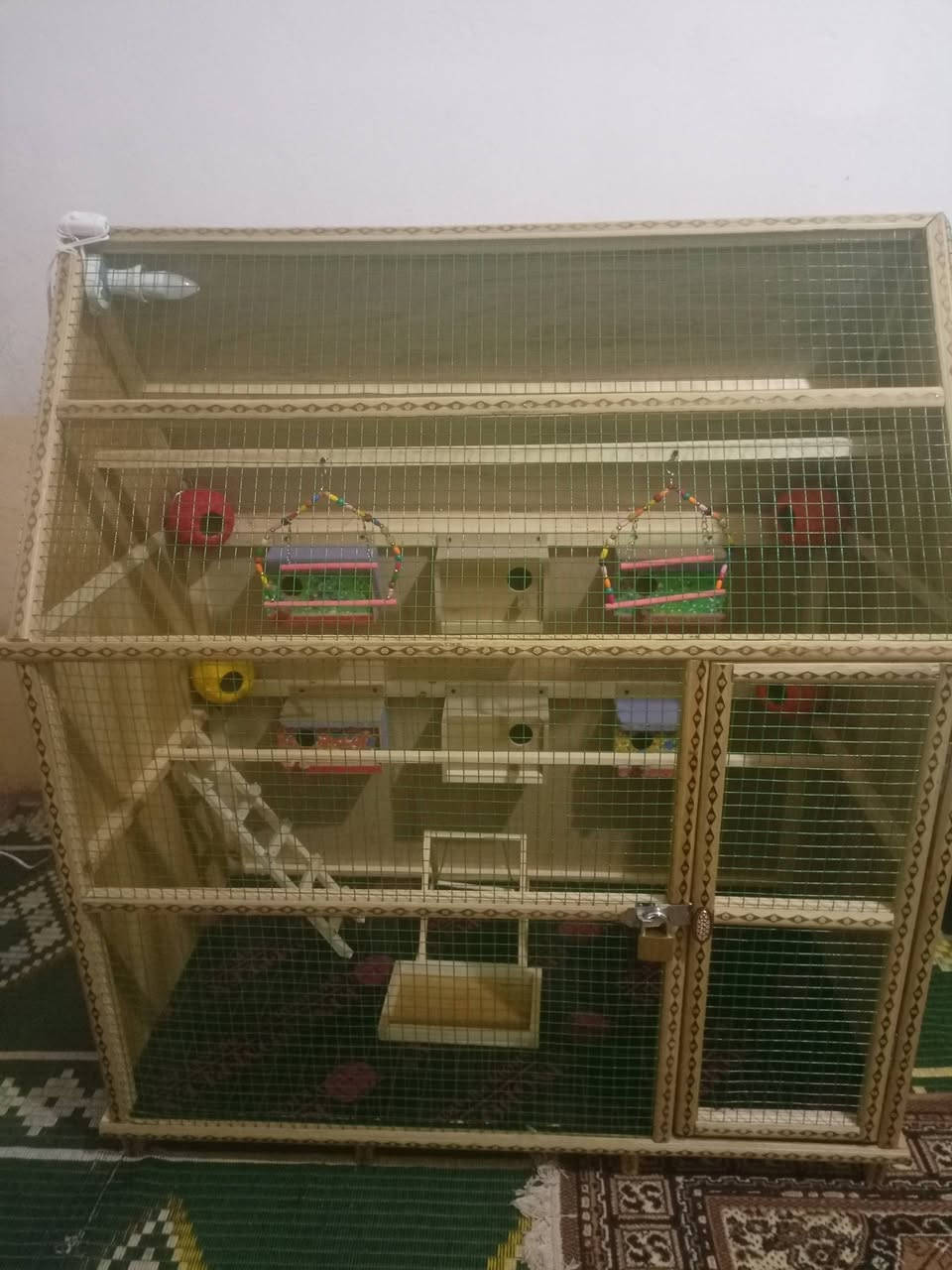 السلام عليكم متاح قفص حطاطة الطول 120الارتفاع 150والعرض 60فصال جديد جاهز من كلشي حتة الإنارة السعر 100المكان القائم والشراي يتفضل ***********
