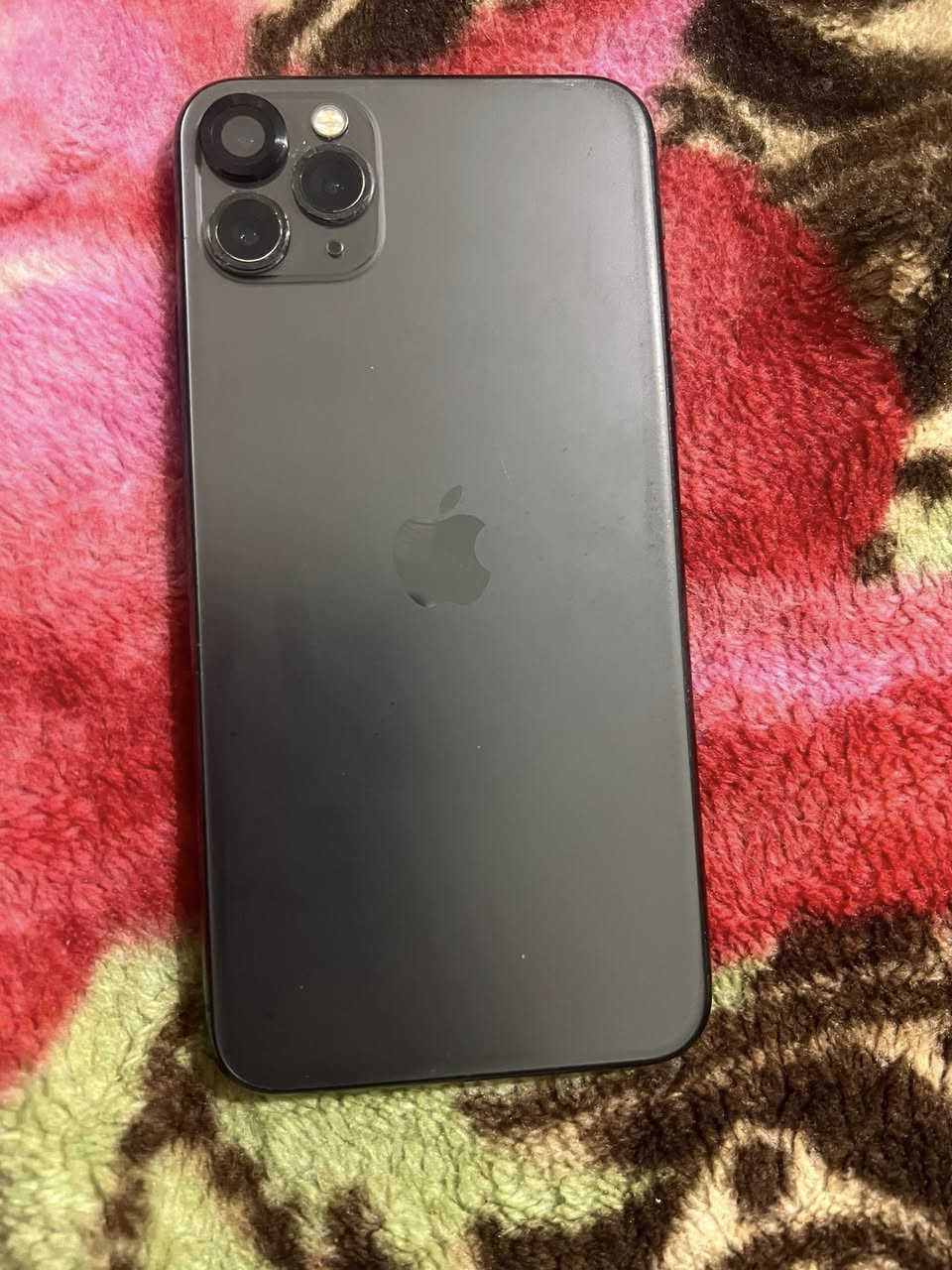 آيفون 11 برو ماكس نضافه 100
 مكفول على وضع الشركه 
ذاكره 256
بطاريه 72  
استفسار خاص أو الاتصال أو واتساب
***********
