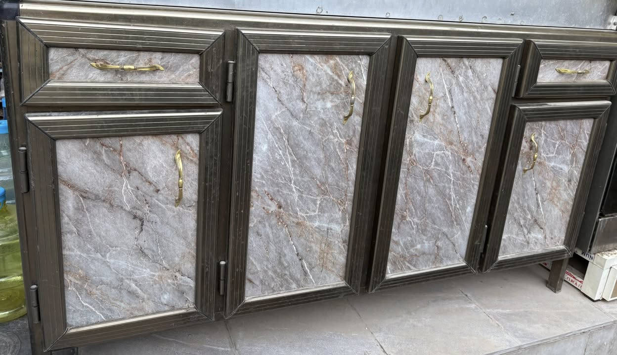 كاونتر المنيوم توصاه قطعه ارضي و قطعه ملحق طولهن ١٦٠ بس مجر واحد يرادله سجه سعره ٩٥ وبي مجال مكانه الدوره


**إذا كنت صاحب هذا الإعلان وتريد حذفه لأي سبب، رجاءا أرسل رسالة إلى الدعم الفني**