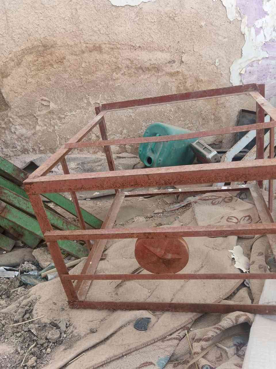 مبرده وصندوك مكيف للبيع المبرده شرط الشغل والتبريد العام اشتريتها يعني بعدها جديده
السعر المبرده والصندوك ب100الف 
للاتصال ***********
