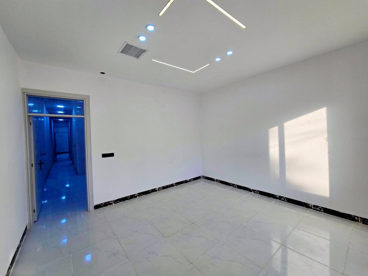 #دارين #للبيع  🏠 طابوصرف   
#المساحة كل دار :-  125 متر
#واجهة كل دار :-  5.5
#العنوان :- القادسية الثانية مقابل حلويات الحلواني خلف تجاري

#تفاصيل كل دار 🏡 
_ ط/١
- استقبال 
- هول 
- غرفتين نون
- مطبخ بارد
- مطبخ حار 
- صحيات 
- بيتونة
- كراج سيارة.
- درج داخلي
نضام دكت. و مغربي

     
#للأستفسار الأتصال على الارقام التالية :-🔶️
 📞 *********** 📲
 📞 *********** 📲
أو مراسلتنا عبر { فايبر ــــ وتساب ــــ 📲} 
أو مراجعة #مكتب شوان للعقارات والمقاولات الكائن في الحرية علاء سايدين بنجاعلي مقابل جامع عبداللة و حديقة مثلاث
{  #نتشرف #بزيارتكم }
