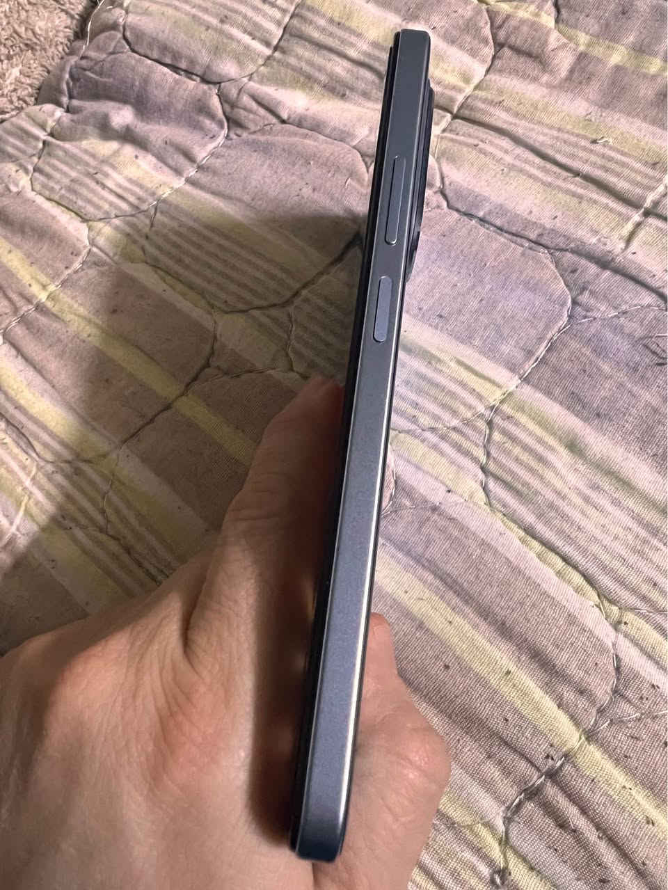 Poco m7 اخو جديد استعمال اقل شهر مشحون ١٥ مرة
البطارية الأسطورية: سعة 7000 mAh! يعني انسى الشحن لمدة يومين أو ثلاثة من الاستخدام المتواصل. مثالي لأصحاب العمل الميداني والطلاب.
• الشاشة العملاقة: شاشة ضخمة بحجم 6.9 إنش بدقة FHD+ وسلاسة 144Hz. تجربة مشاهدة للأفلام واليوتيوب خيالية وكأنك شايل سينما بيدك.
• الذاكرة والتخزين: رام 8 جيجابايت (مع إمكانية توسعة تصل لـ 16 جيجابايت) وذاكرة داخلية 256 جيجابايت. مساحة كافية لكل صورك وفيديوهاتك وتطبيقاتك.
• المتانة: تصميم عصري وأنيق مع حماية ضد الغبار ورذاذ الماء بمعيار IP64.
• الأداء: معالج Snapdragon مستقر جداً للأداء اليومي وتصفح السوشيال ميديا بسلاسة تامة.
***********واتس اب فقط 
قفله ٢٠٠ الف بعتبارك ماخذ جديد بغداد, العراق
