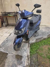 دراجة شحن للبيع شغالة 100 100 نظيفة بيها  شحطة خفيفة من جهة اليمين  بس...