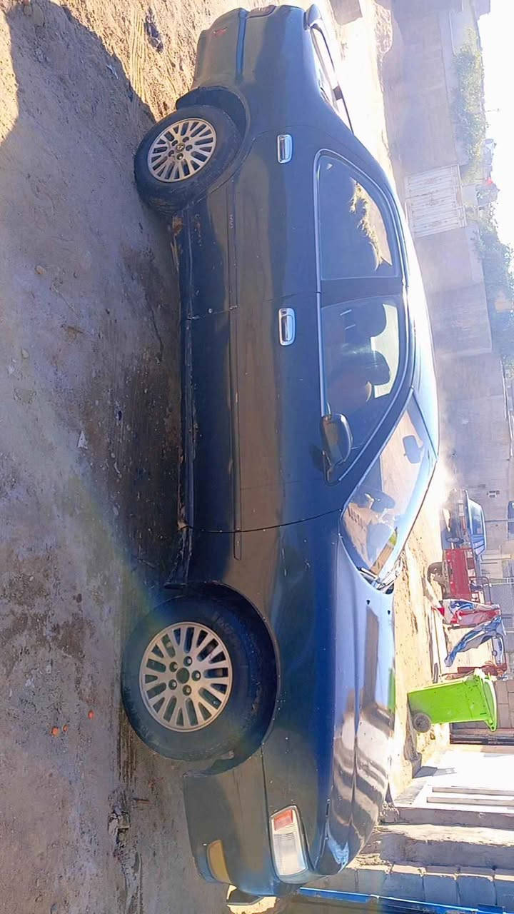 سلام عليكم سياره للبيع 40ورقه وبيه مجال مديله 91 سنويه بسمي ما منتهيه 2027يلا تنهي كرسته نفخ حداده جديده كير ومكينه ما مابيهن شي دواخل جديده سياره كلشي ما بيه 
مكاني بصره زبير
*********** Singapore
