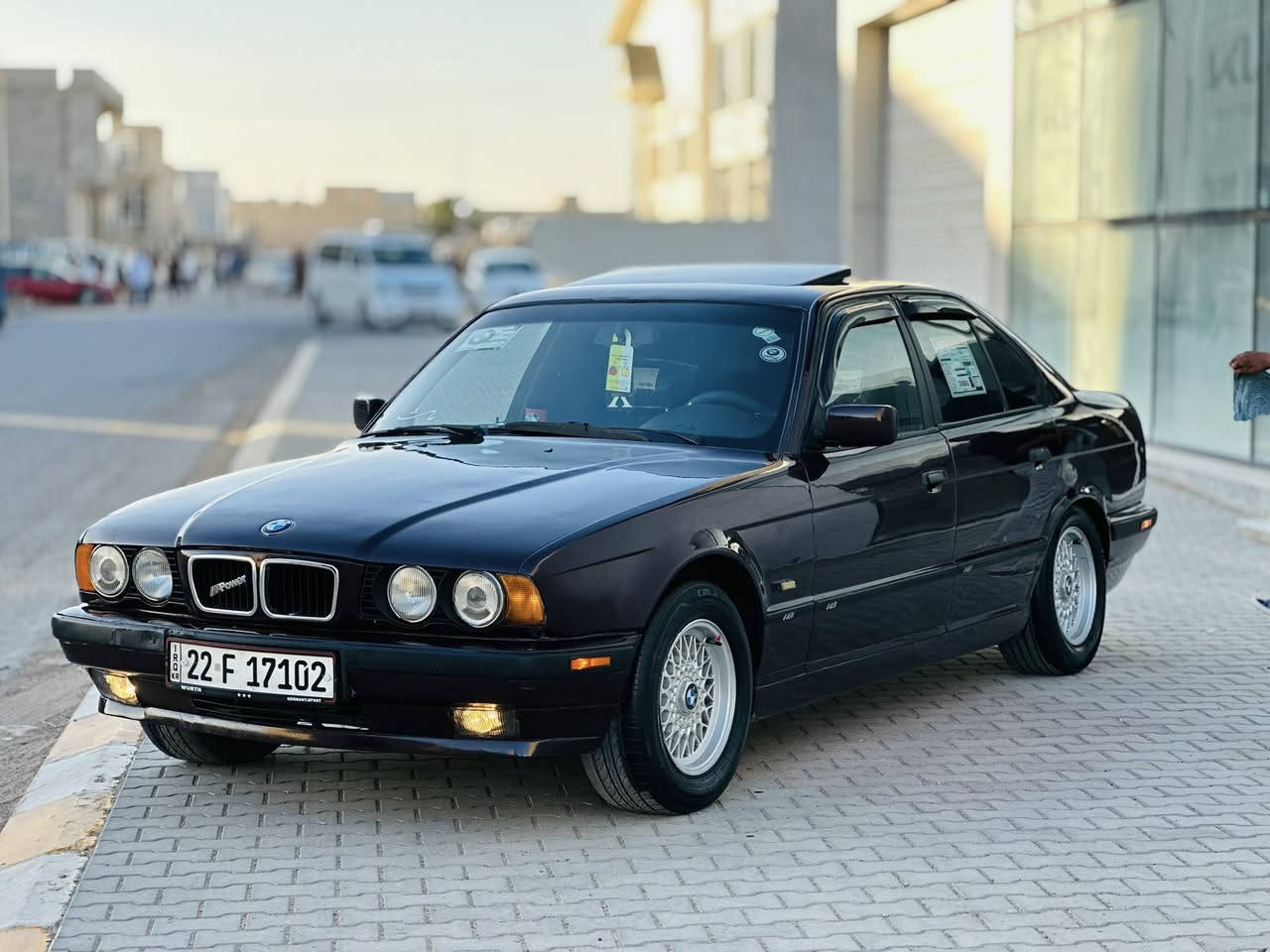 السلام عليكم للبيع بي ام موديل 1993 محرك مسكر شرط كير وتماتيك شرط صدر امامي خلفي جديد تخم تاير جديد تبريد ثلج 🧊 سلايت طكتين بجم عريض مرايات منفصل رقم اربيل هزه جديد سنويه جديده صبغ عام جماليه بدون اي حادث غرفه جلد بلادي السعر 62 وبيه مجال يرهم مروس حسب القناعه ***********مكاني تكريت
