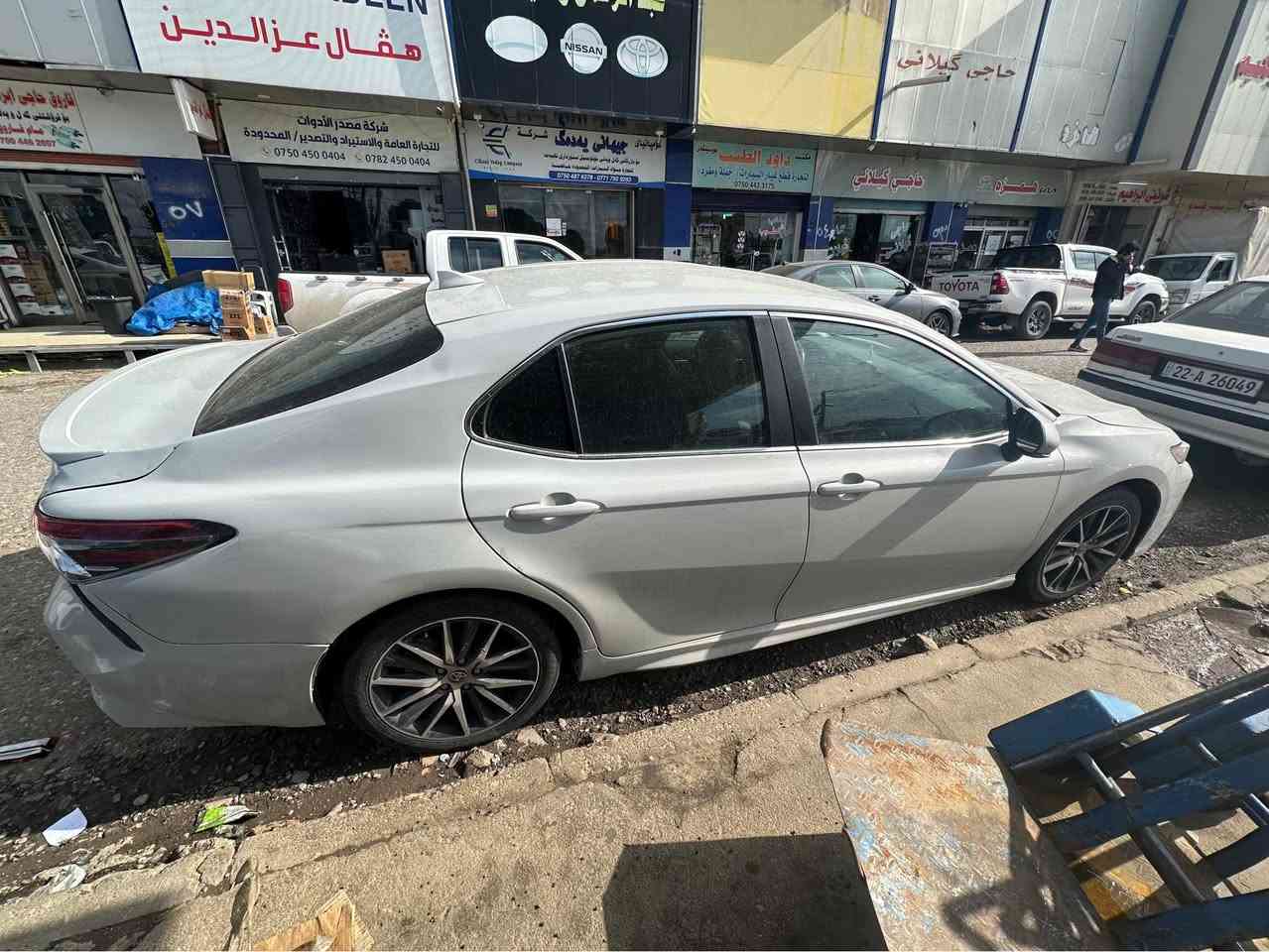 سلام علیکم
تۆیۆتا کامری ٢٠٢٣ مواسەفات SE رەنگی سمنتی 

سبوخی سەیارەکە رەقەم شانسیم داناوە ٢ چاملخی دواوەی بۆیاخە لەگەڵ یەک تۆز ژێر رەقەمەکەی و قەلەمکاریەکی بچوکیشی لە دەرگای دواوەی هەیە تۆزەک ناو حەوزەکەی گرتووە ئێرباگ بەس شانی تەقیوە پێشی کەپسە بە شەرت  رەقەم شانسیم داناوە

74 هەزار مایل ڕۆیشتیە سەیارەکە
 
داوای ٢٠٥$ مەجالەکی برایانەی تێدایە 

0751 137 7050 أربيل, العراق
