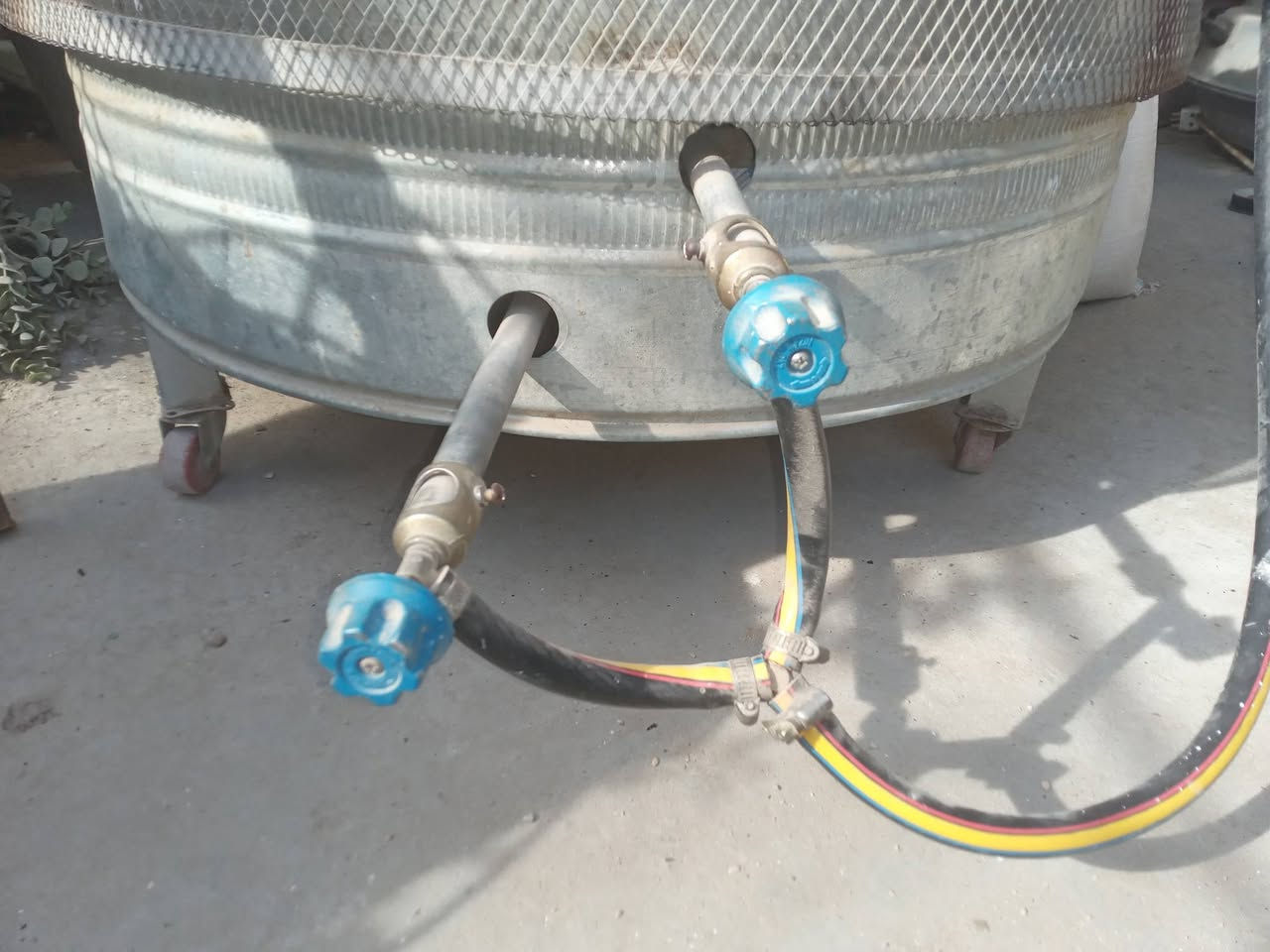 تنور غاز للبيع حجم كبير مع الصوندة والمنظم السعر ٢٥ ألف العنوان الخطيب قرب مركز الشرطة للاتصال واتساب ***********
