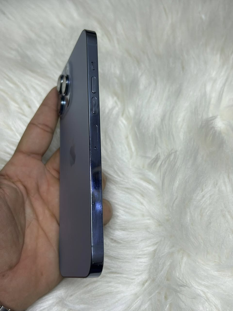 السلام عليكم 
13 برو ماكس لون بحري 
ذاكره 128
بطاريه 91 
ممبدل بي اي شي 
السعر 600 الف بي مجال بسيط
الاتصال على الخاص ***********
