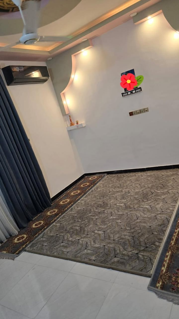 دار للبيع | ام الخيل الثالثة 
~~~~~~~~~~~~~~~~
الموقع | مميز ركن قريب جداً لشارع عشرين
_________________________
المساحه / 100 متر مربع 
الواجهه / 10 متر
_________________________
الدار بناء حديث جداً طابقين كونكريت :
غرفه نوم3/ صاله/ استقبال/ مطبخ/ مجاميع صحيه/  

******************************
للأستفســار _ مراجعـــــة مكتـــب الريادة للعقار
 الكائــن حي الجزائر - مجاور مستشفى الحياة للعيون 
دكتور حسنين .
او الاتصال على الأرقام التالية : 
***********
***********
