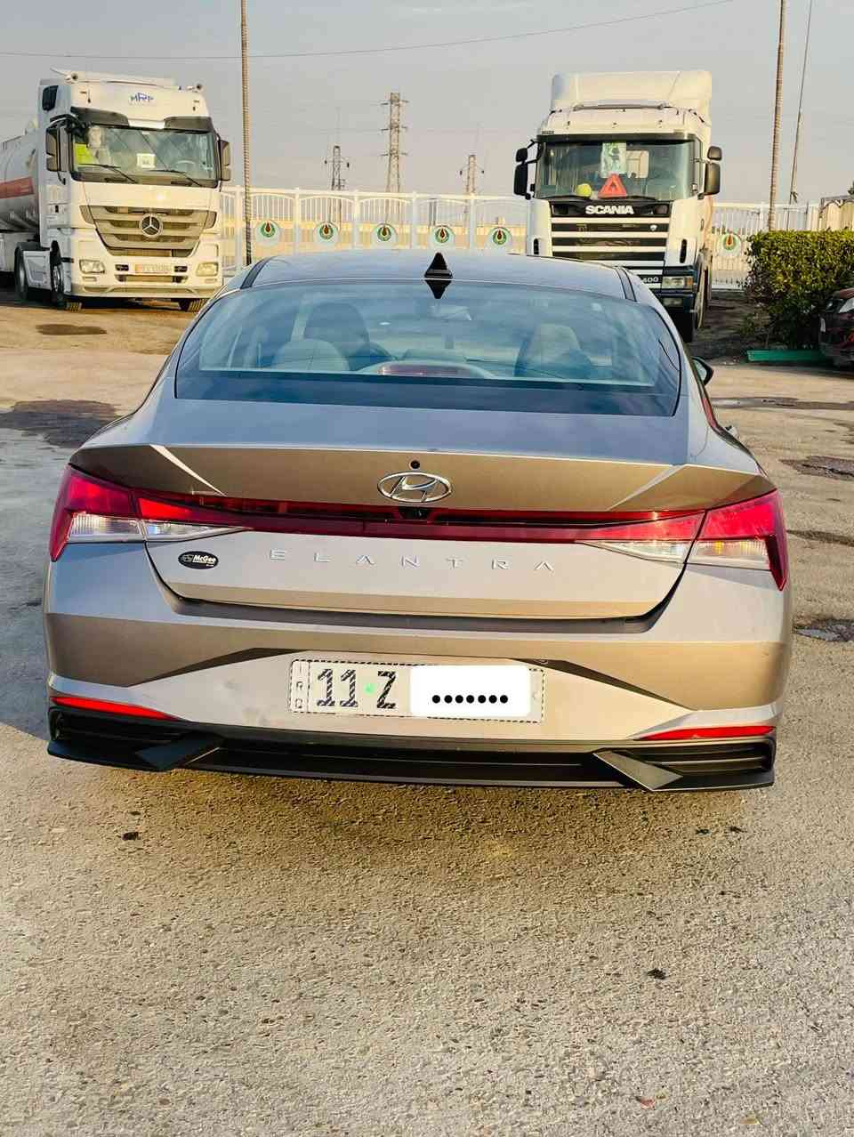 السلام عليكم 
النترا 2023  SEL
فول عدا الفتحة 
محرك وكير شاصي لغود ودواخل مكفولات بشرط 
ايرباكات مكفولة 
مواصفات تحكم ستيرن جهتين قيادة ذاتية وتوقف ذاتي وتحديد مسار وتحديد خروج عن المسار وردارد امامي وجانبي 
اوتو هولد وهندبريك بصمة دخول ذكي بصمة ابواب وتشغيل عن بعد ٣ وضعيات قياده نورمل سبورت وسمارت 
سيارة نظيفة كلش تايرات زوج اليوم شادهن 
سيارة قطعة وحدة صبغ تعتبر 
السعر ١٥٢ بيها مجال بسيط مكاني بغداد الراشدية 
***********
