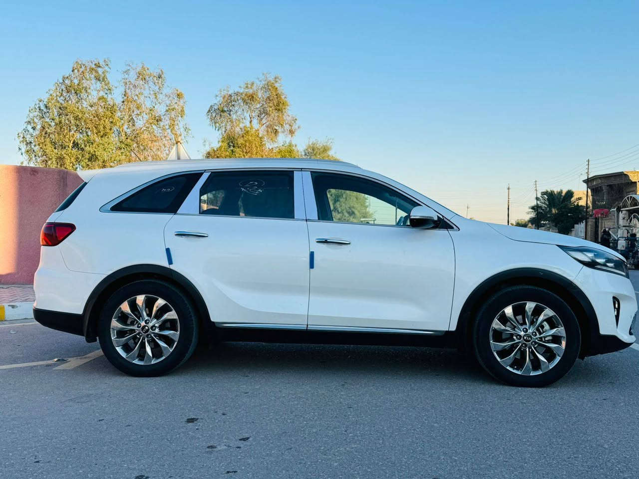 السلام عليكم للبيع او مراوس محتاج فرق السعر 245 وبيها مجال بسيط  
‎كيا سورنتو 2019 خليجيه 
6 سلندر 7 راكب. 3 قطع تبريد ‌‎
مكفوله كفاله عامه.. 
بيها تبديل باب صدر بس 
 جديد ‌‎سياره بمعنى الكلمه ‌‎ 

مواصفات : اوتو هولد
4 كامرات 
كشنات الاماميه تدفئة تبريد
الكشنات الخلفية تدفئه 
‌‎بصمة أبواب 
شاحن وايرلس كشنات كهرباء
‌‎جنطه كهرباء لايت زنون 3 عدسه‌‎
‌‎4 انضمة قياده 
‌‎شاشه كبيره اصل جي بي اس 
‌‎حساس امامي وخلفي
‌‎مري شفط ويا البصمه ‌‎
‌‌‌‎تحكم استيرن فول 
‌‎حاكية : ابلوتوث : اوكس
‌‎لايت زنون بك لايت لد 
‌‎اضواء ترحيب بلادية
‌‎علامة سورنتو إضاءة بالدوسة
‌‎مرايات شفط وي البصمه 
 وَيْل 19 اكروم
للأستفسار ‏‪***********‬‏ . 
مكان السياره. واسط الكوت 
‌‎
