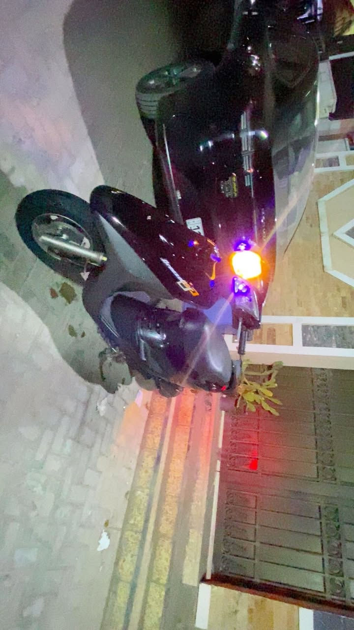 سلام عليكم
دراجة بريز بغبغاء 
دراجة كفاله عامة كفر و مكينه 
العنوان الحرية الثالثة 
الدراجة صار ٤من نازله من الرمبه 
و بيه ملفيس و اني اروح وياك و اتكاتب 
 لاستفسار عله الرقم *********** 
واتساب فقط 
 و بيه تايرات جدد جلاتين أصليات
