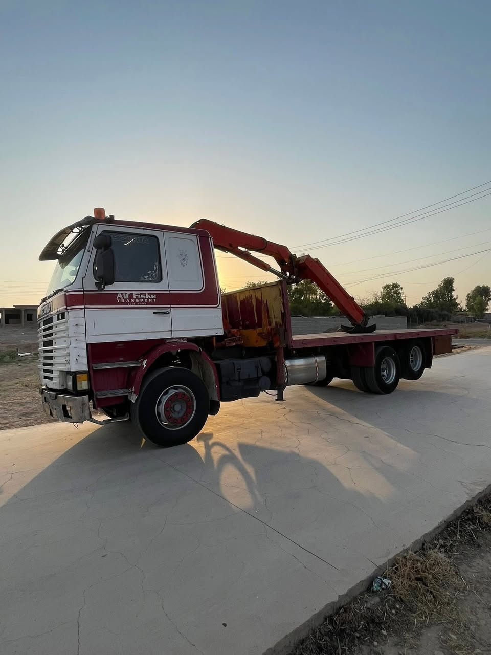 سلام عليكم كرين اسكانيه للبيع 142 محرك 113موديل 1985نوع الكرين ايڤر 6 طن 4 سلايت 3 پام واحد يدوي رقم سليمانيه سنويه منتهيه مكان السياره كركوك للستفسار اتصل عل رقم    ***********
