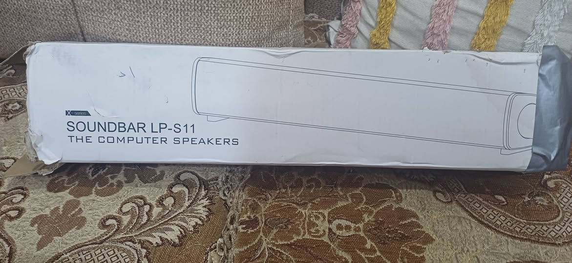 هذا المنتج عبارة عن مكبر صوت (Soundbar) من ماركة Xseries طراز LP-S11 مصمم للاستخدام مع أجهزة الكمبيوتر.
نوع الجهاز: مكبر صوت شريطي (Soundbar) للكمبيوتر.

النوع: Xseries LP-S11.

الميزات: تصميم مدمج يناسب أسطح المكاتب أمام الشاشات.

التوصيل: عادة ما يدعم الاتصال عبر منفذ USB للطاقة و AUX للصوت، وقد يحتوي على بلوتوث في بعض الإصدارات.

جودة الصوت: توفر تجربة صوتية أفضل وأعلى من سماعات الكمبيوتر المدمجة.


**إذا كنت صاحب هذا الإعلان وتريد حذفه لأي سبب، رجاءا أرسل رسالة إلى الدعم الفني**