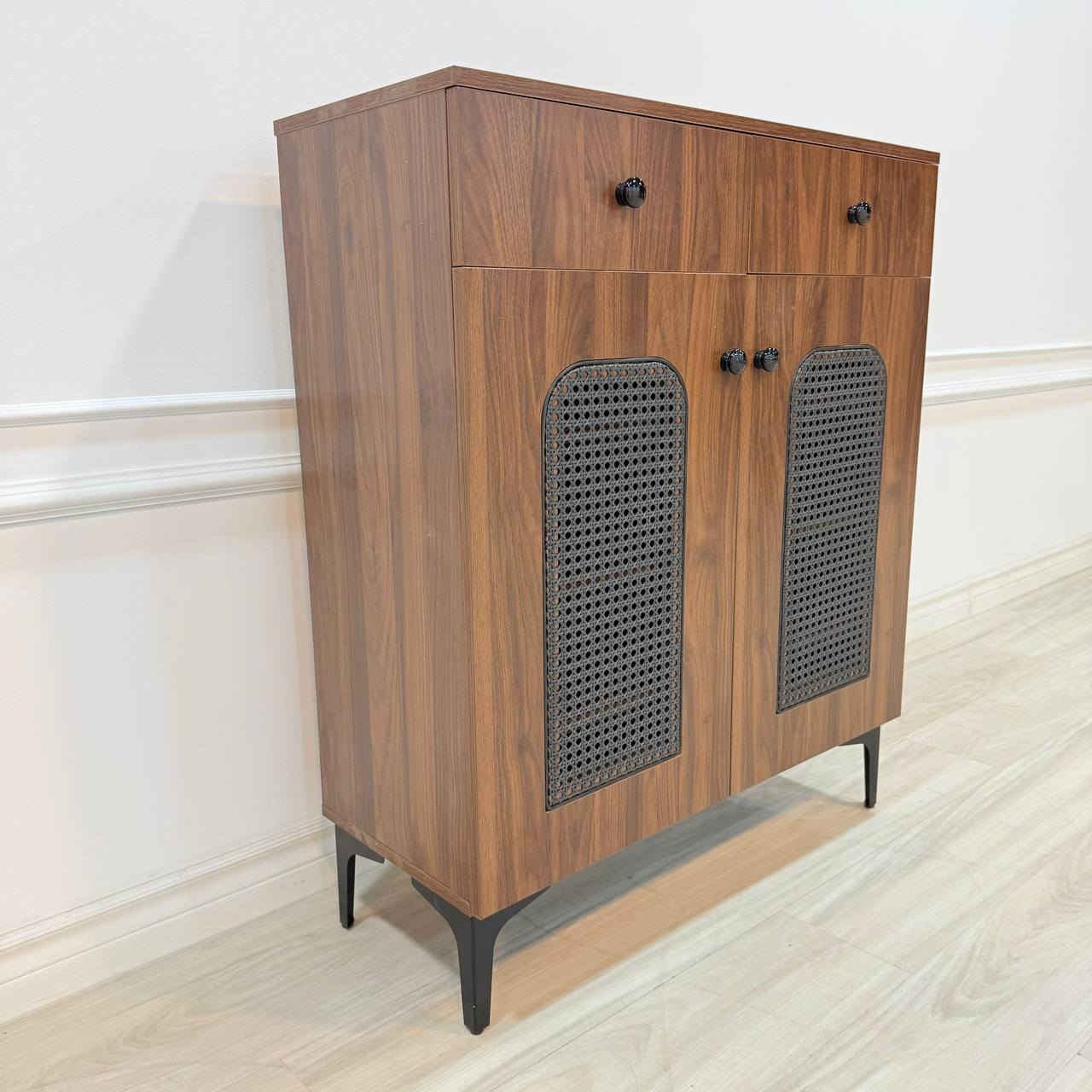 جزامه احذيه 2 باب ومجر 
خشب 
عرض 80 سم 
ارتفاع 95 سم 
عمق 32 سم 

منشأ تركي 😍🇹🇷 

للحجز والاستفسار يمكنك مراسلتنا على الصفحه الرئيسيه 
وايضا يمكنك لاتصال واتساب او تصال هاتفي 📞📞
رقم الهاتف ***********

توجد خدمه توصيل كافه محافظات العراق 🚛🚛🚛🚛
