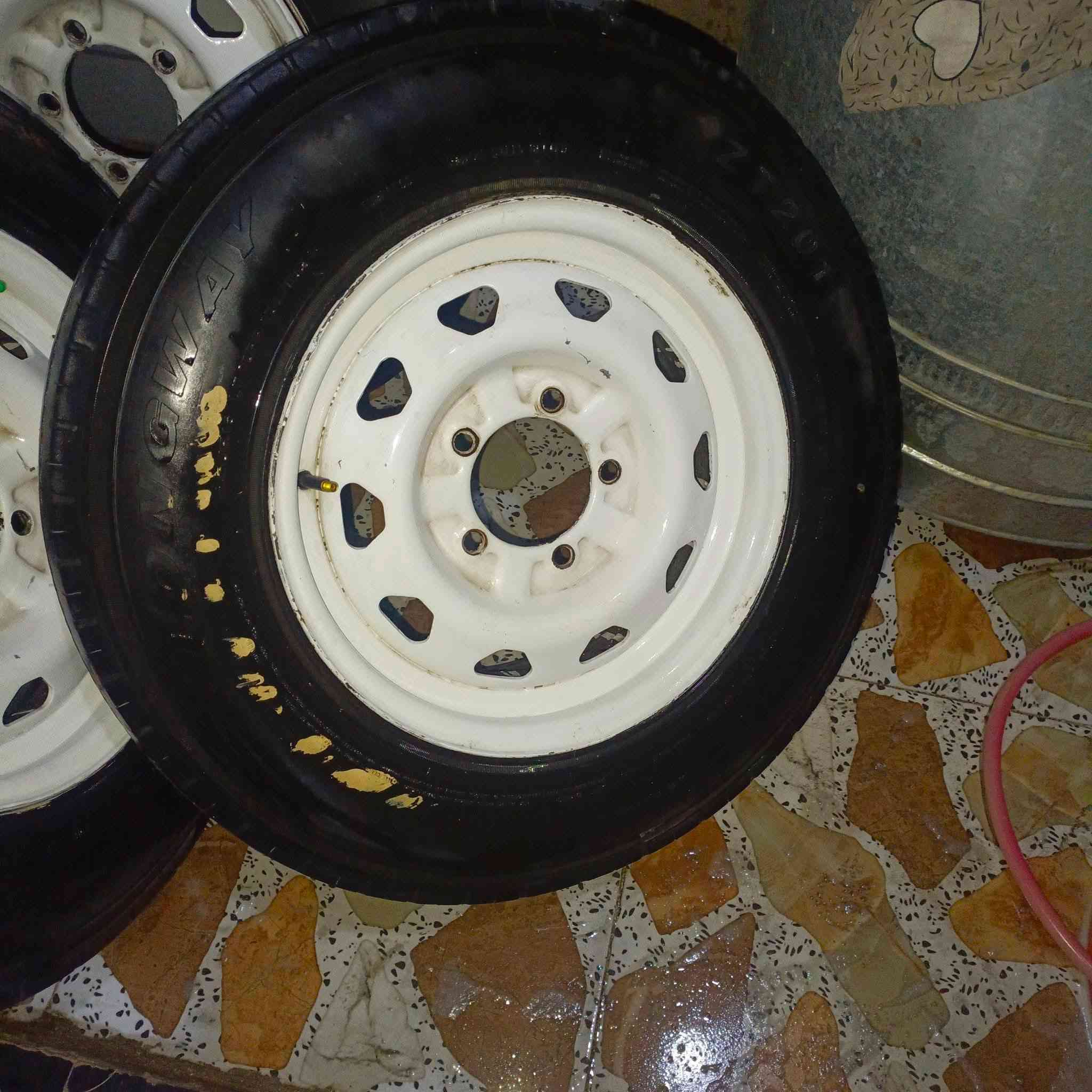 تخم وياله تفاحه وتايرات  جدد مراوس وياله ١٦ اريد نفس اللي بالصوره ***********
