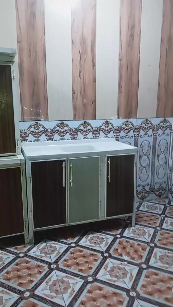 كاونتر للبيع مستعمل قليل مترين ونص وسنك متر و30مرمر... عندك بيع عندك مراوس راسل وتدلل ***********
