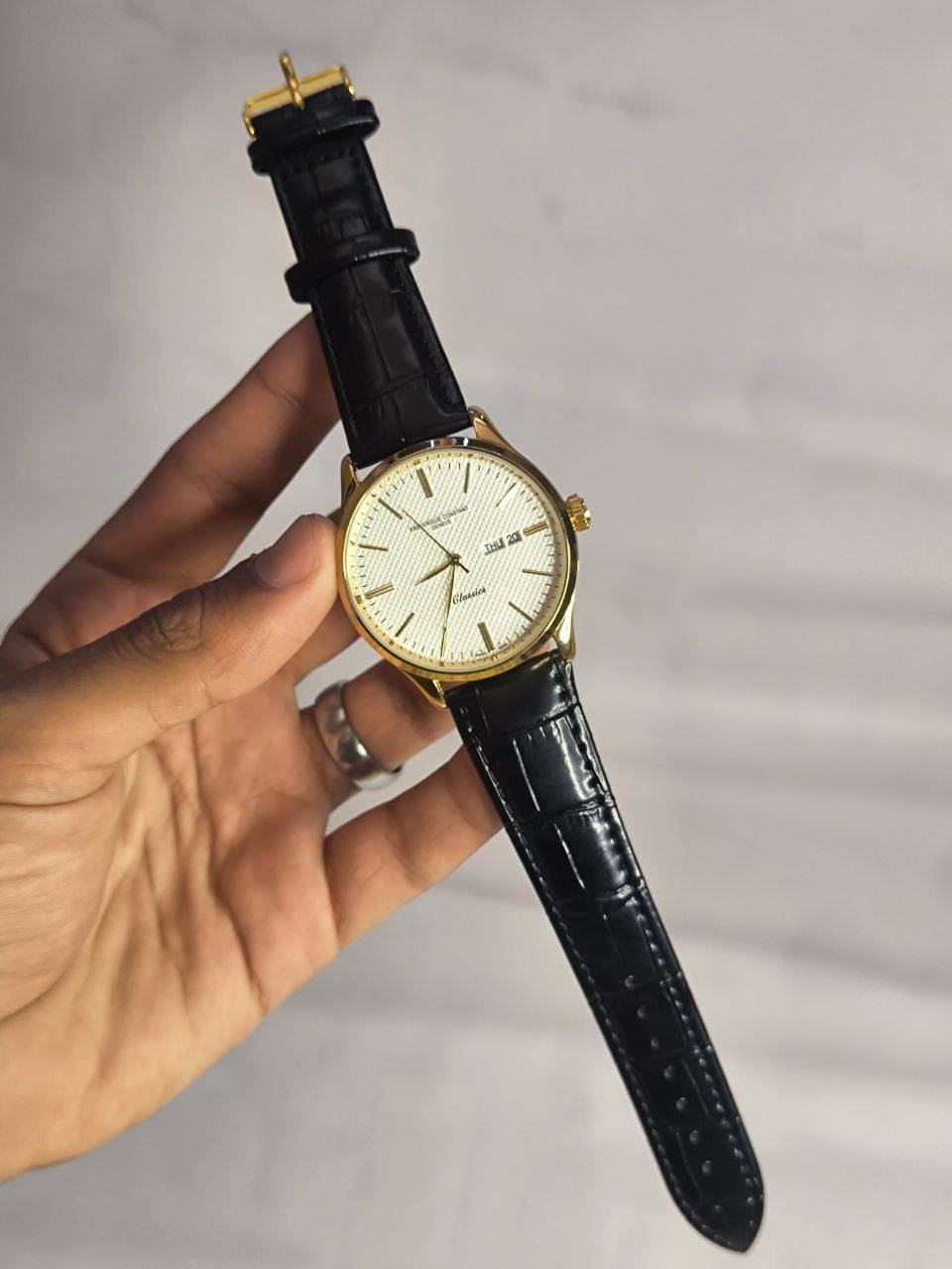 فريدريك Frederique Constant
تحفه فنيه تتخطى مفهوم الوقت 
لمحبي الهدوء 😌
الميناء مميزة
زجاج زفير مقاوم للخدش 
الهيكل مصنوع من الاستانلس ستيل 
مختمة من كل مكان
اميال وارقام  لامينوس 
مقاومة ماء وغبار 
منفذ تاريخ
سير جلد طبيعي

القطعة ابد ما تتفوت
ملاحظة متوفره قطعة واحده فقط 
السعر :- 70 الف ع اول تم 
للحجز والاستفسار يرجى الاعتماد خاص


**إذا كنت صاحب هذا الإعلان وتريد حذفه لأي سبب، رجاءا أرسل رسالة إلى الدعم الفني**