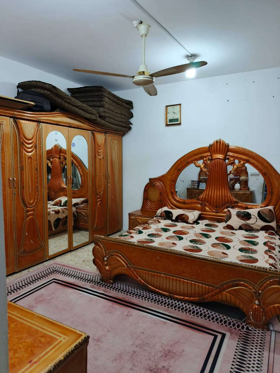 السلام عليكم
بيت ١٠٠ متر سند 25 
 متكون من غرفه 
ومطبخ وهول وصحيات جوه وبره وطارمه العنوان بحريه طريق النيل القديم شارع الصوره قرب مخازن مرجان سراميك اتصال ***********
