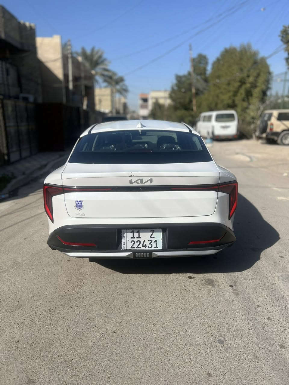 السلام عليكم 
كيا K4 للبيع 2025 فول مواصفات 
وارد امريكي حادثه تخريب كسر بالدعاميه من جوه بدون ايرباك بدون شاصي بدون صبغ بدون لغد مكفوله من كلشي 
بيه البراغي مال قبق ولفات مفتوح البراغي مالته فقط 
سونار موجود بالصور
مواصفاته 
بصمه و وبصمه ابواب 
اناره ترحيب عند الاقتراب من السياره
تشغيل عن بعد
صندوق ذكي يفتح عند الاقتراب من السياره
بنروما
رادار امامي وجانبي
لايت لد 
كشنات جلد 
الكشنات الاماميه تدفئه + المقود تدفئه
شاشه اصليه وكامرا اصليه
شاشه كاربلي
شاحن واير ليس
سايد بريك بصمه
تحكم مقود كامل 
وبعد المواصفات المعروفه بال K4
مكان السياره بغداد الشعب
للاستفسار اكثر الاتصال 
***********
