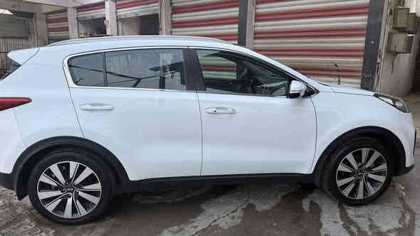 السلام عليكم
سبورتج خليجية موديل 2017 رقم بغداد
ماشية 98 كيلو
مكينة 2000 دوش كفالة
بانوراما
بصمة تشغل وبصمة ابواب وصندوك
صندوك كهرباء
تشغيل عن بعد
اشاير بالمري+المري شفط
تبريد قطعتين
شاشة+كامرة دواره
لد نهاري
دوشمة جديدة
صدرها نضافته 90./.
تخم تاير باتري جديد
سايد بريك بالرجل
السيارة مكفولة من البارد والتعديل 
والسيارة بيها باب الصندوك بي صبغ واضح بالسونار بدون دواخل وبدون 
سعر السيارة 183 ورقة وبيها مجال
مكاني بغداد الزعفرانية..***********
